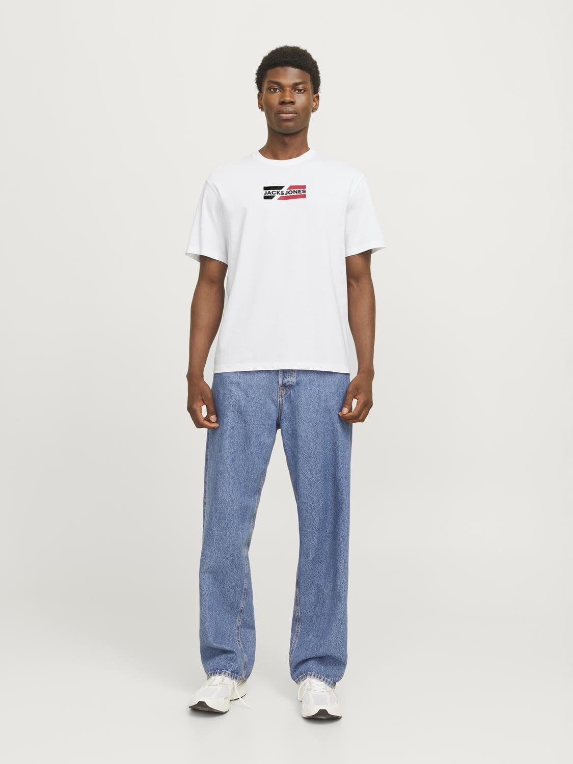 model_shot-front_full