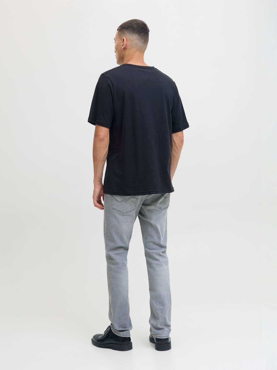 model_shot-back