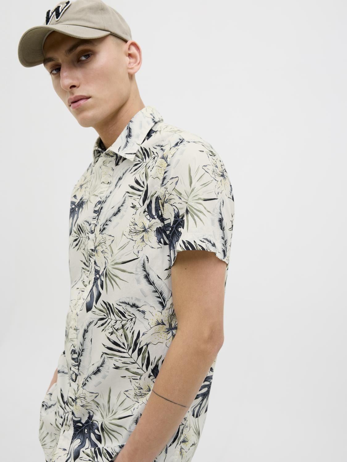 model_shot-creative