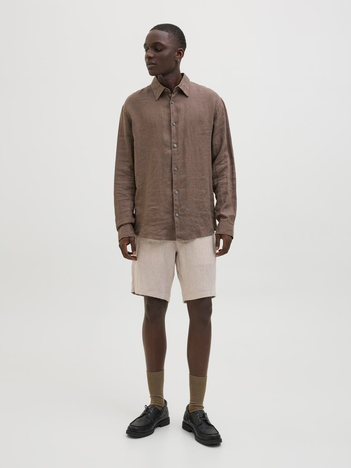model_shot-front_full