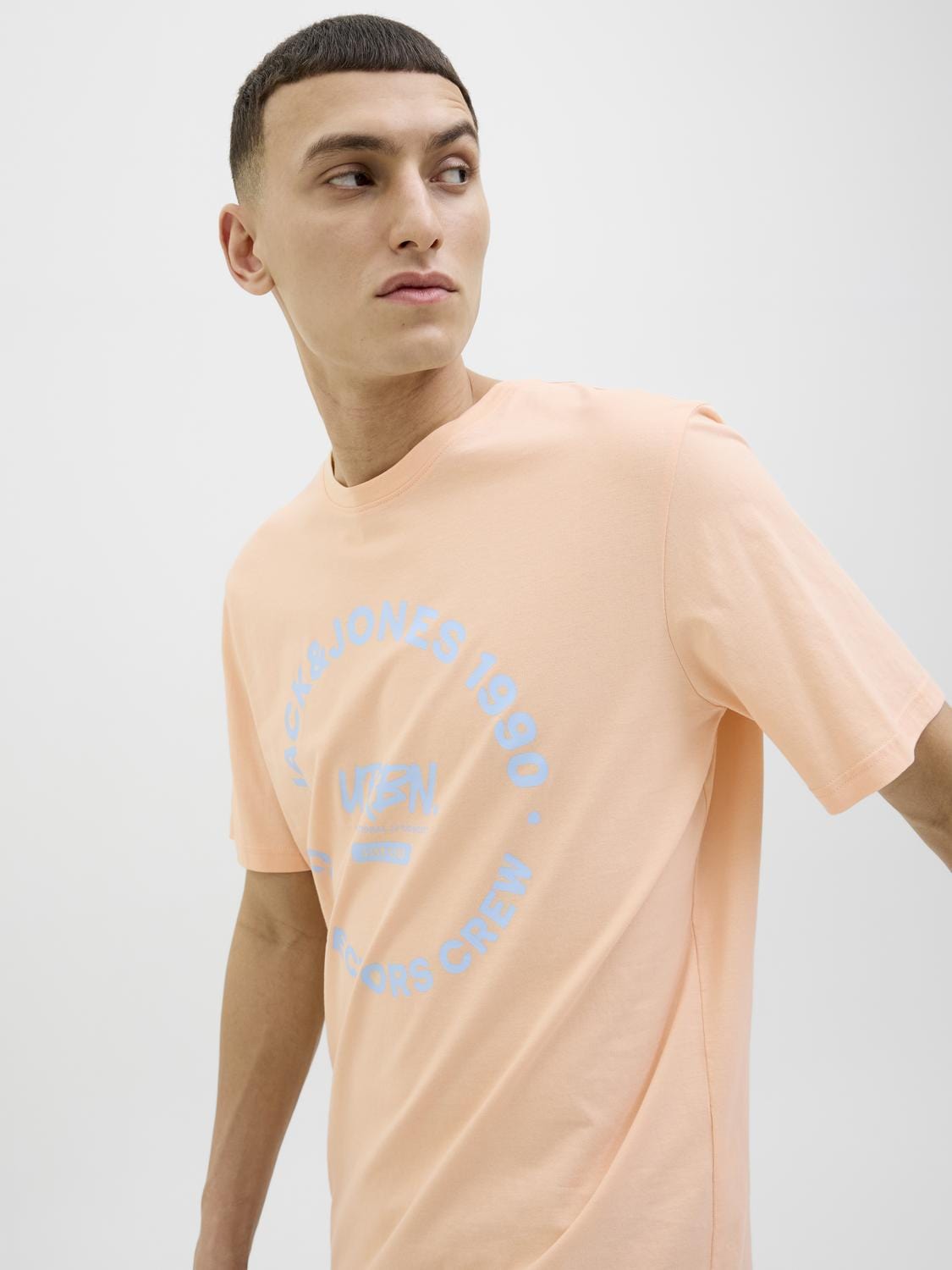 model_shot-creative