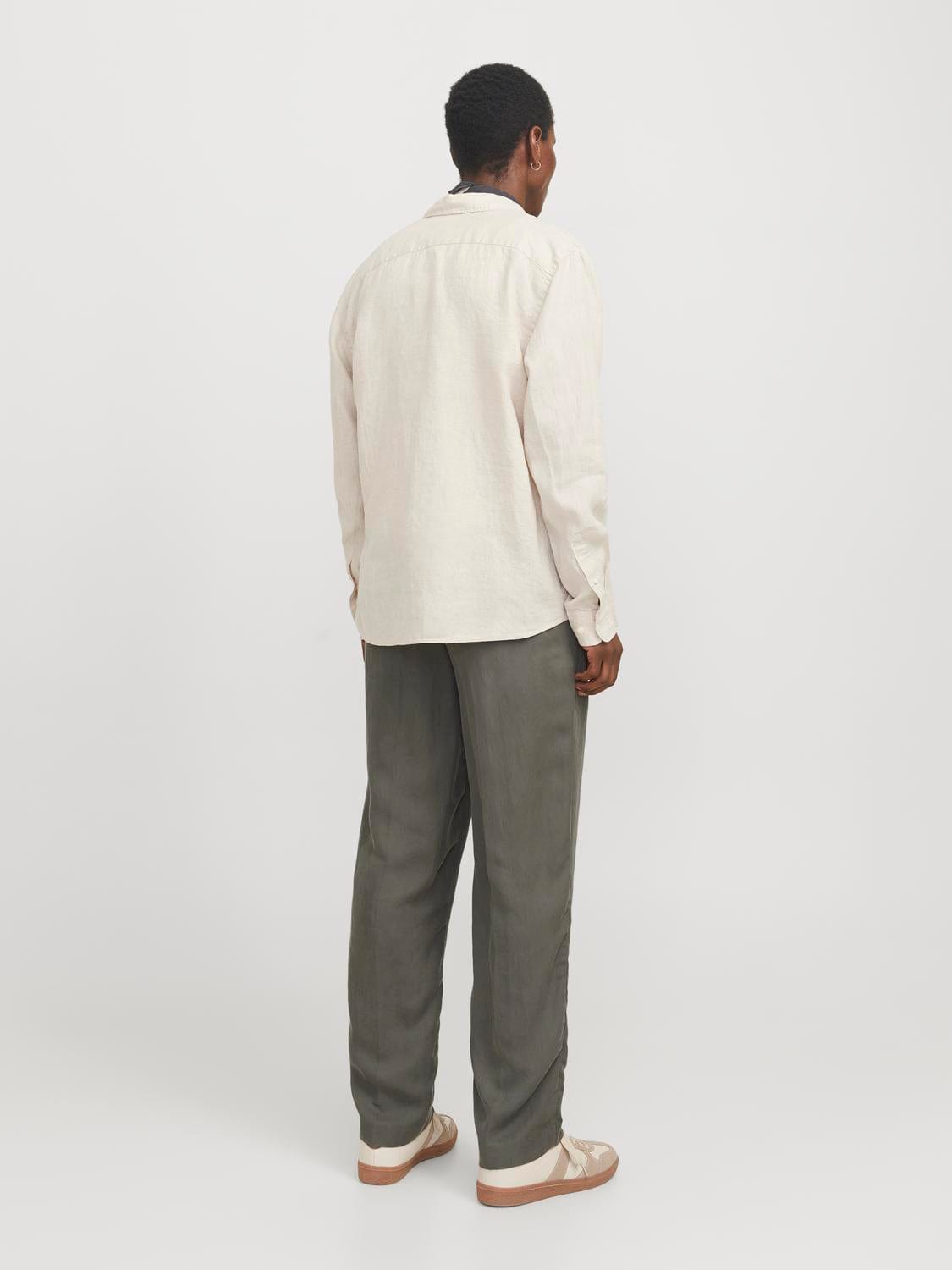 model_shot-back