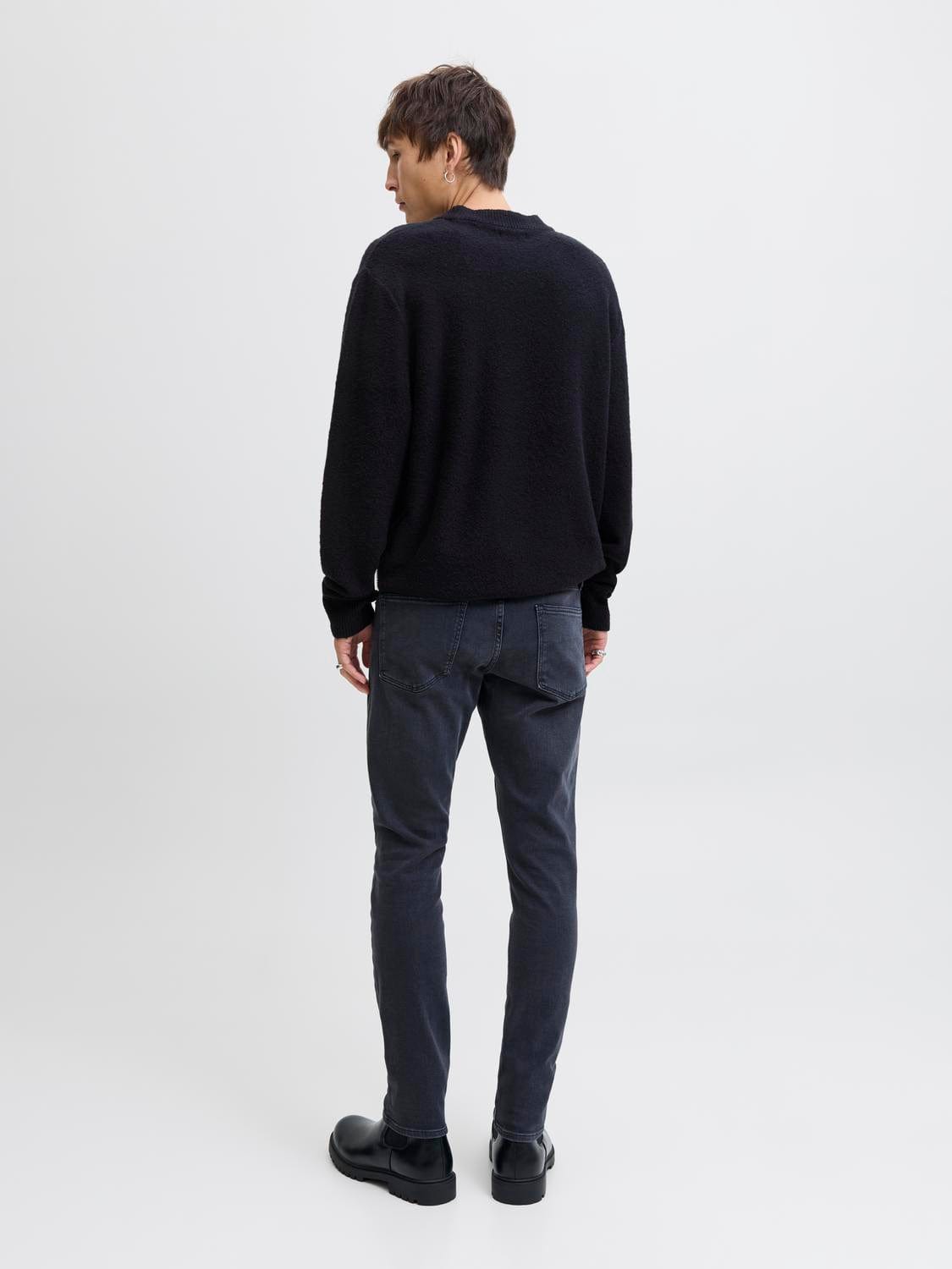 model_shot-back