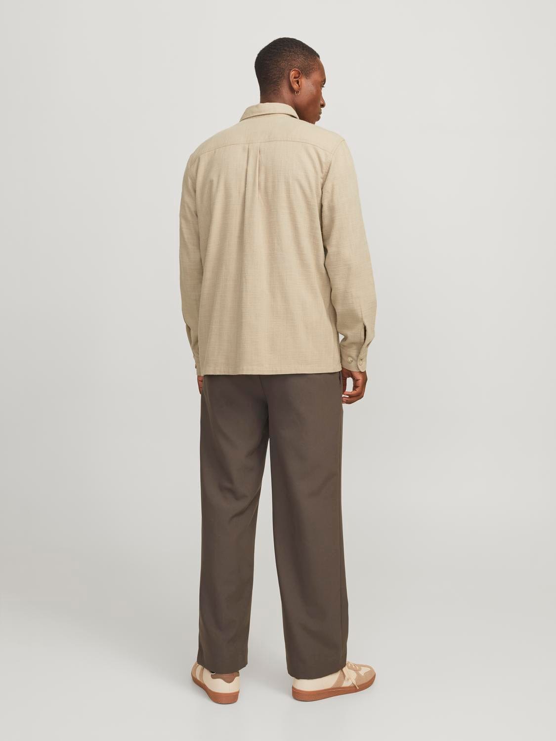 model_shot-back