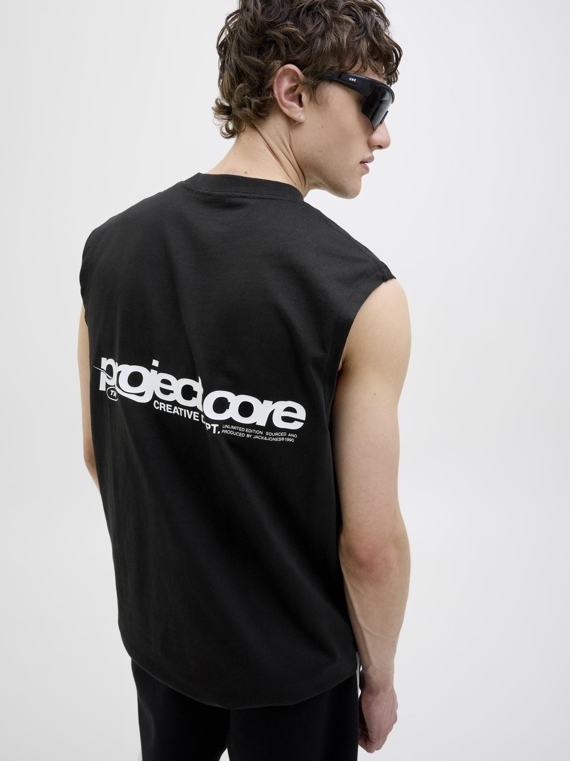 model_shot-creative