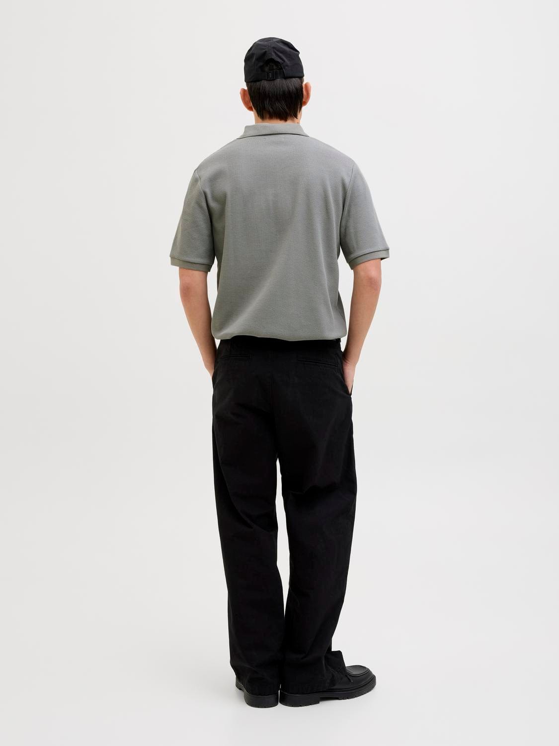 model_shot-back