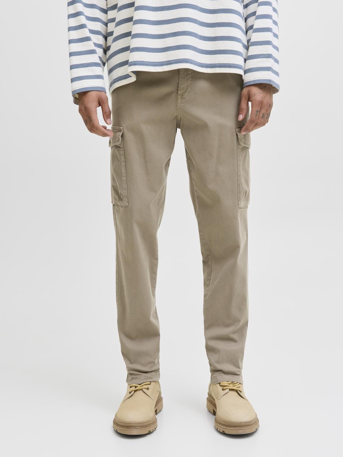 model_shot-front