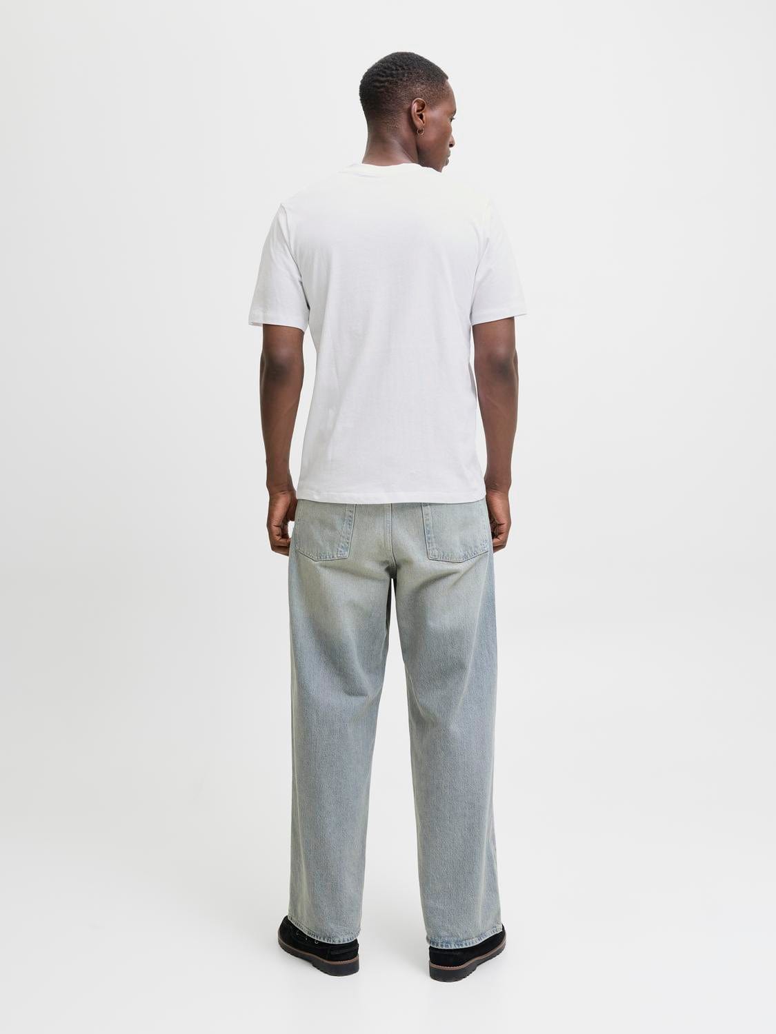 model_shot-back