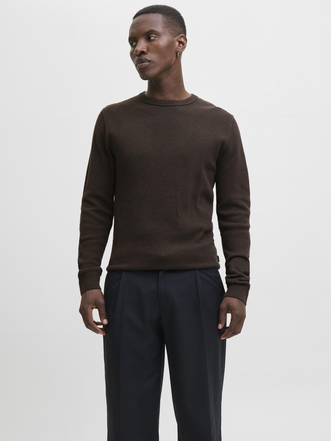 model_shot-front
