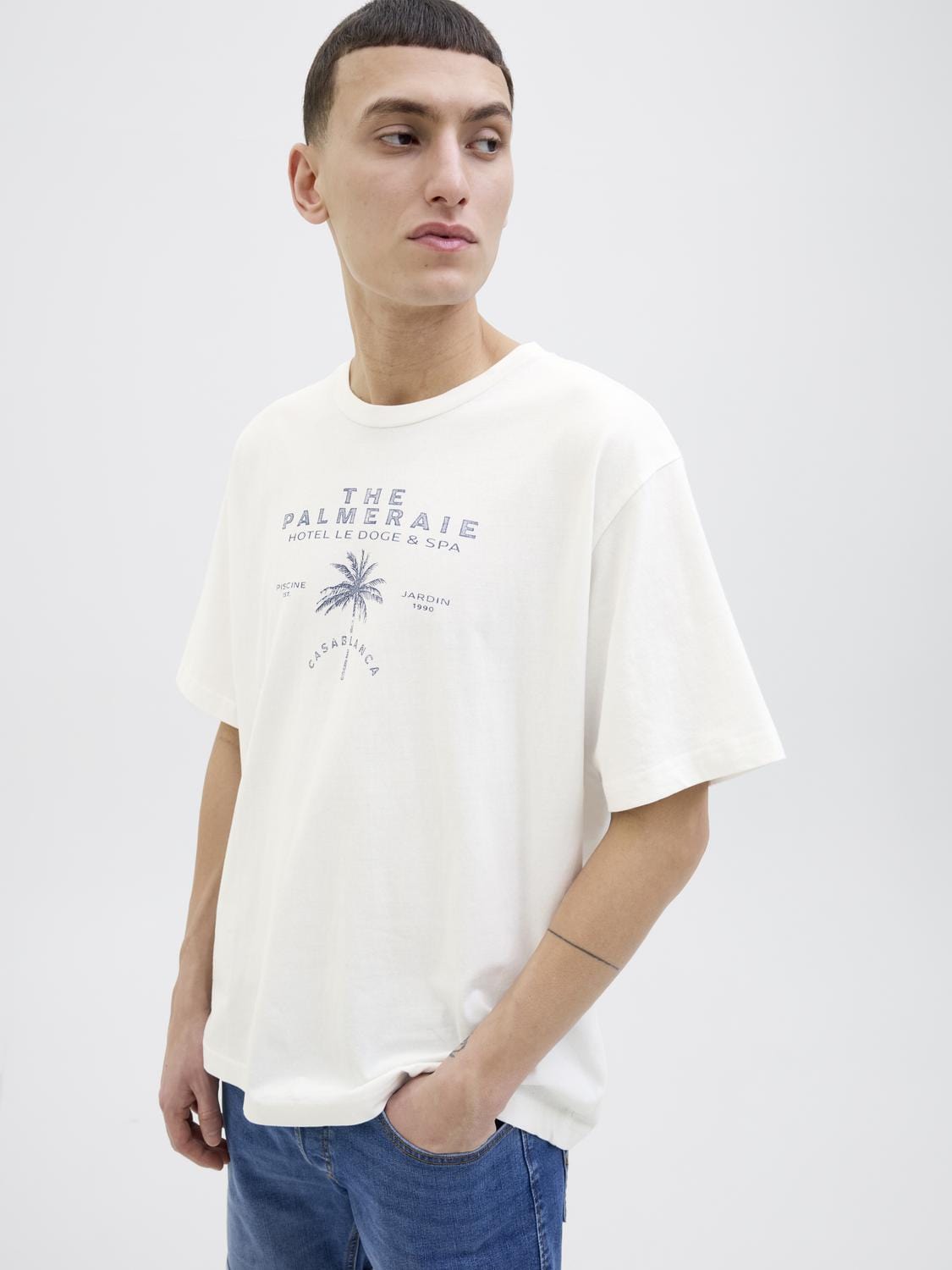 model_shot-creative