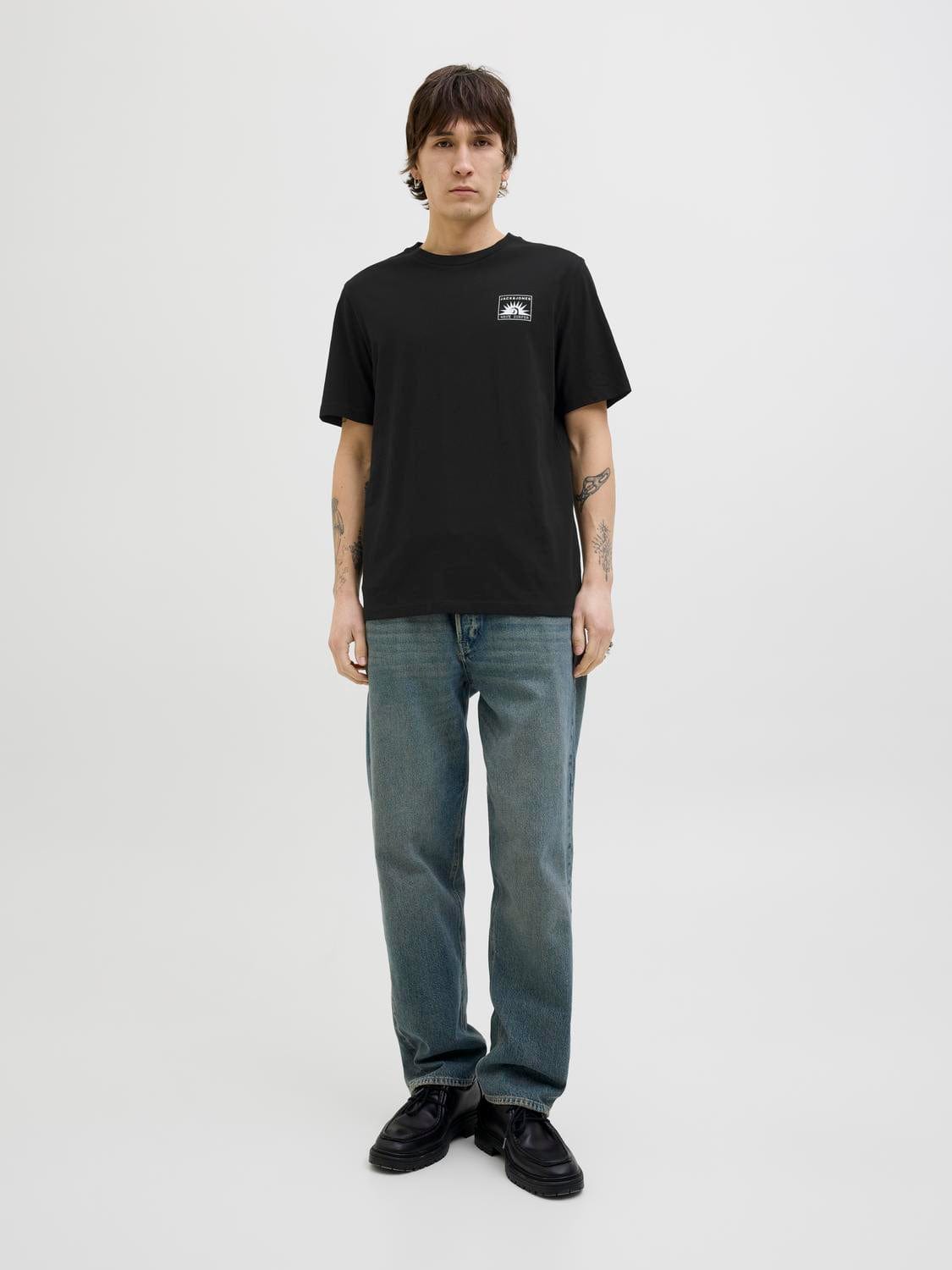 model_shot-front_full