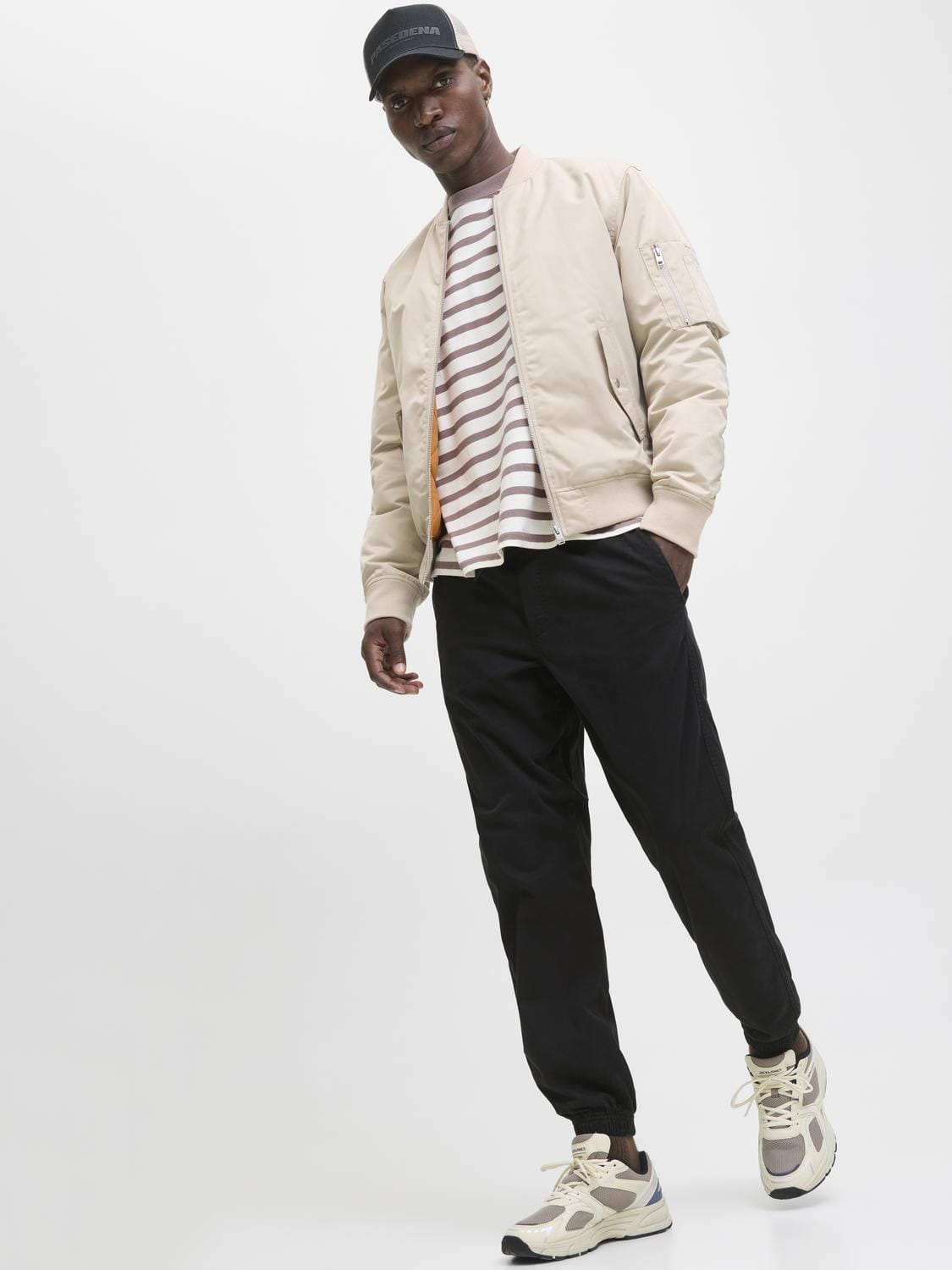 model_shot-creative