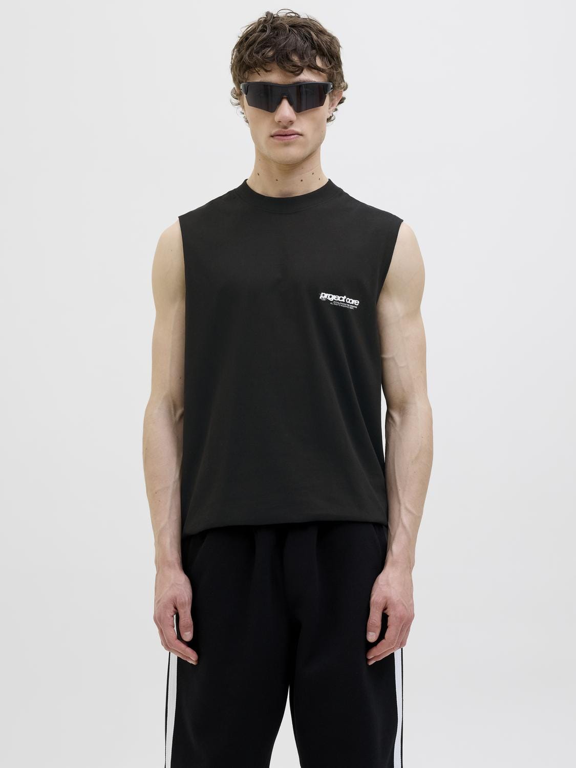 model_shot-front