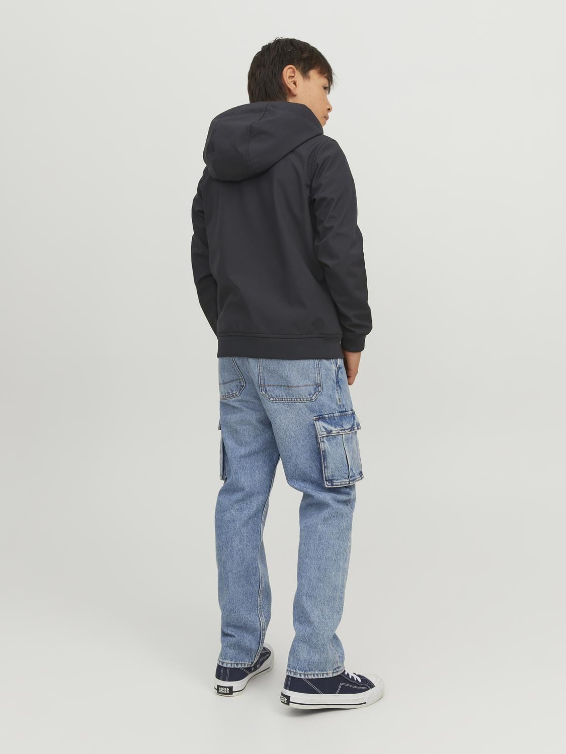 model_shot-back