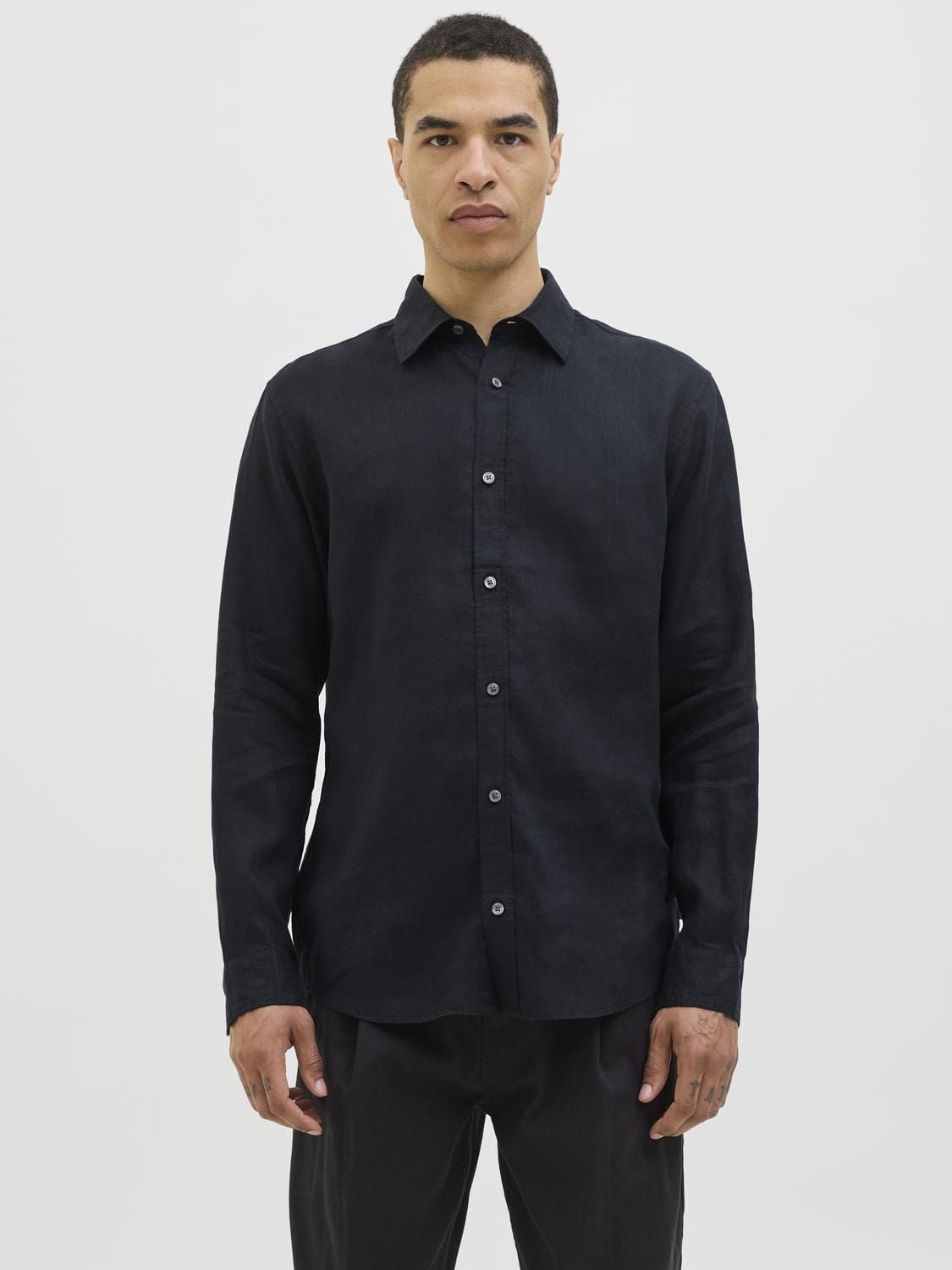model_shot-front