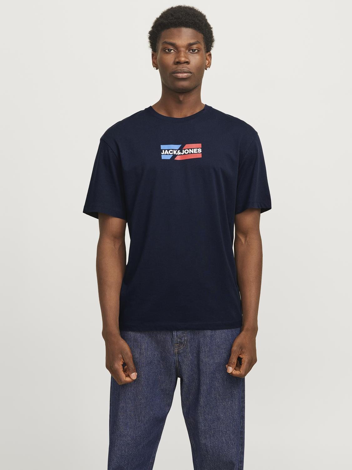 model_shot-front