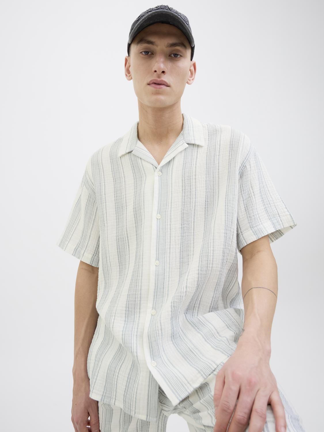 model_shot-creative