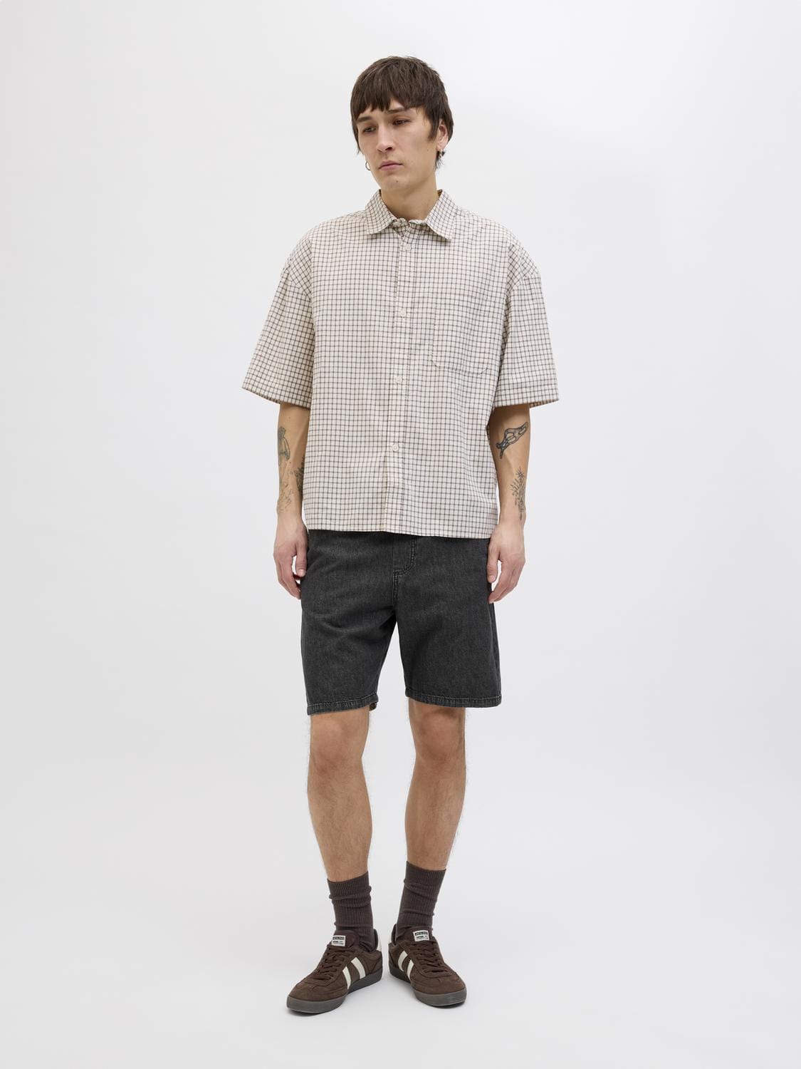 model_shot-front_full
