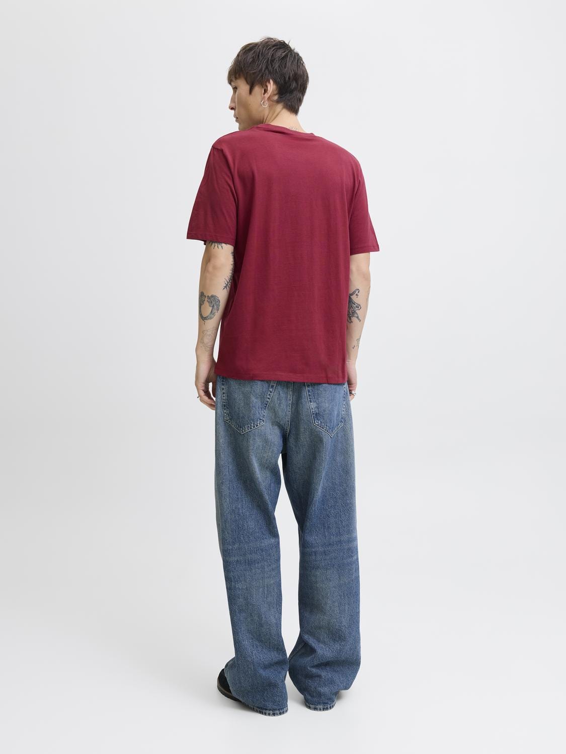model_shot-back