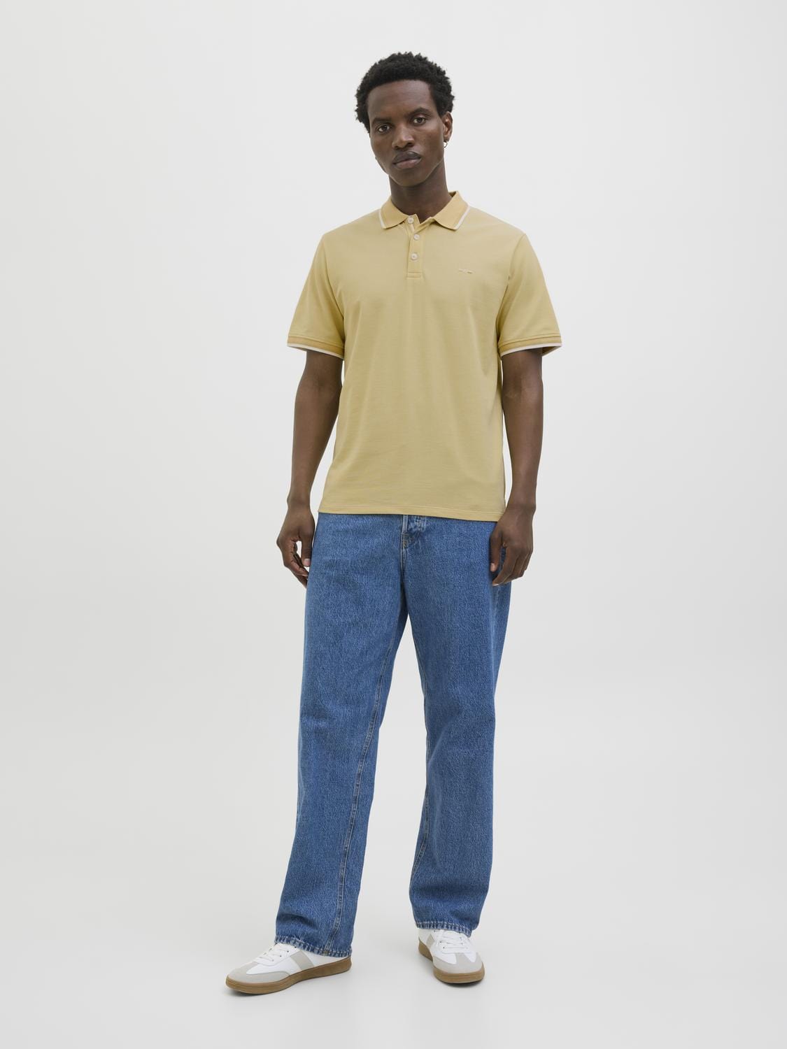 model_shot-front_full