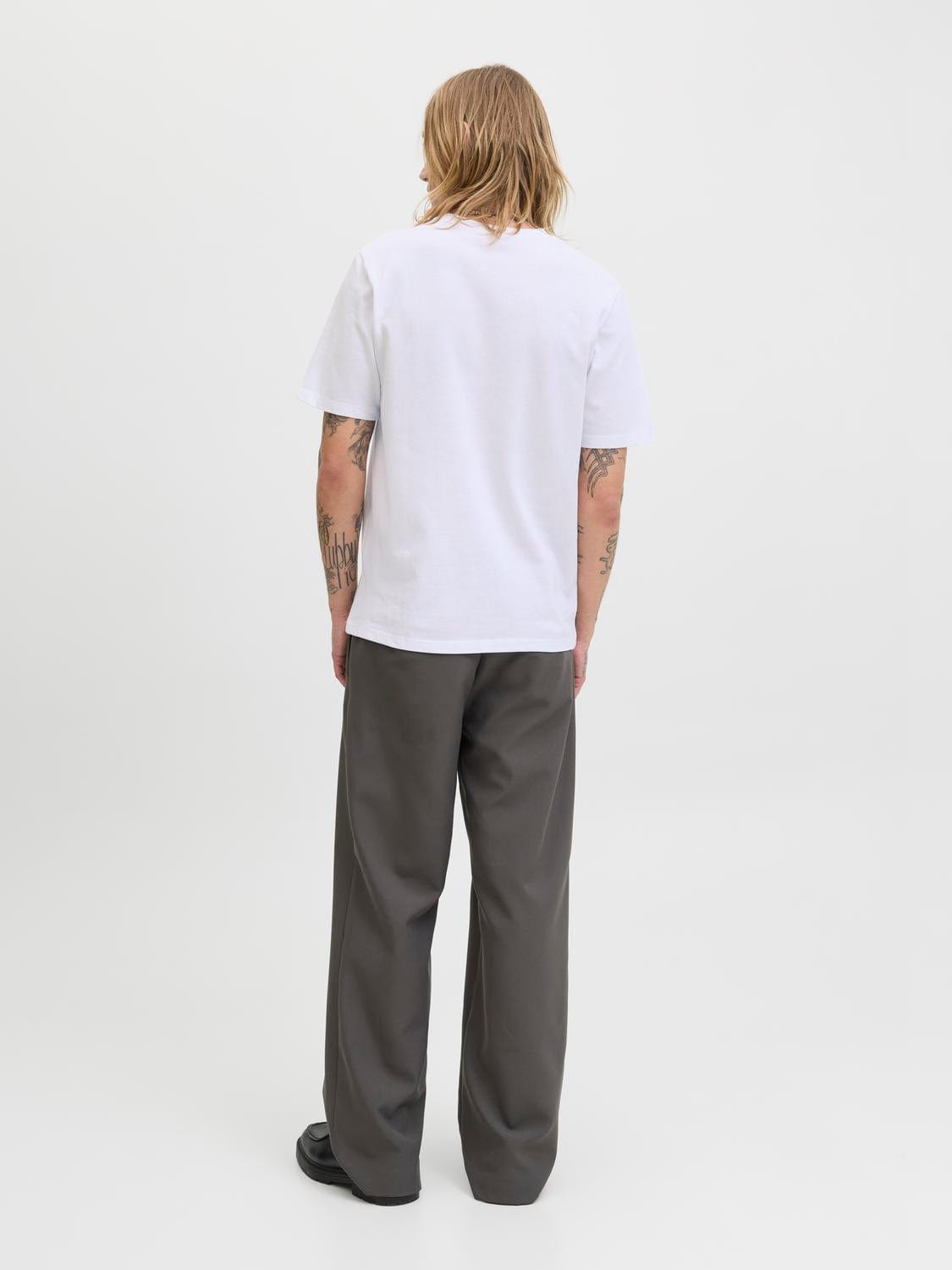 model_shot-back