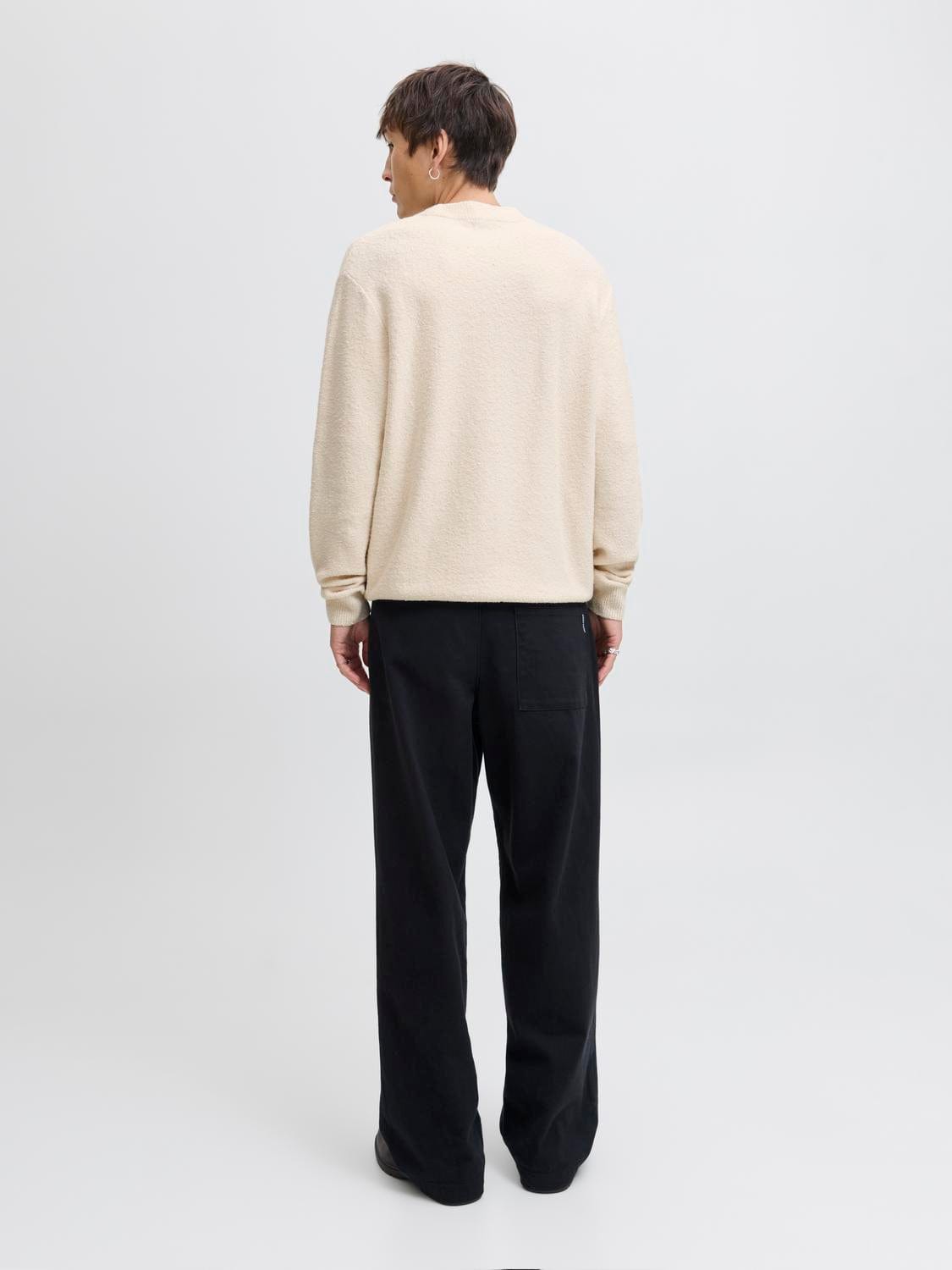 model_shot-back