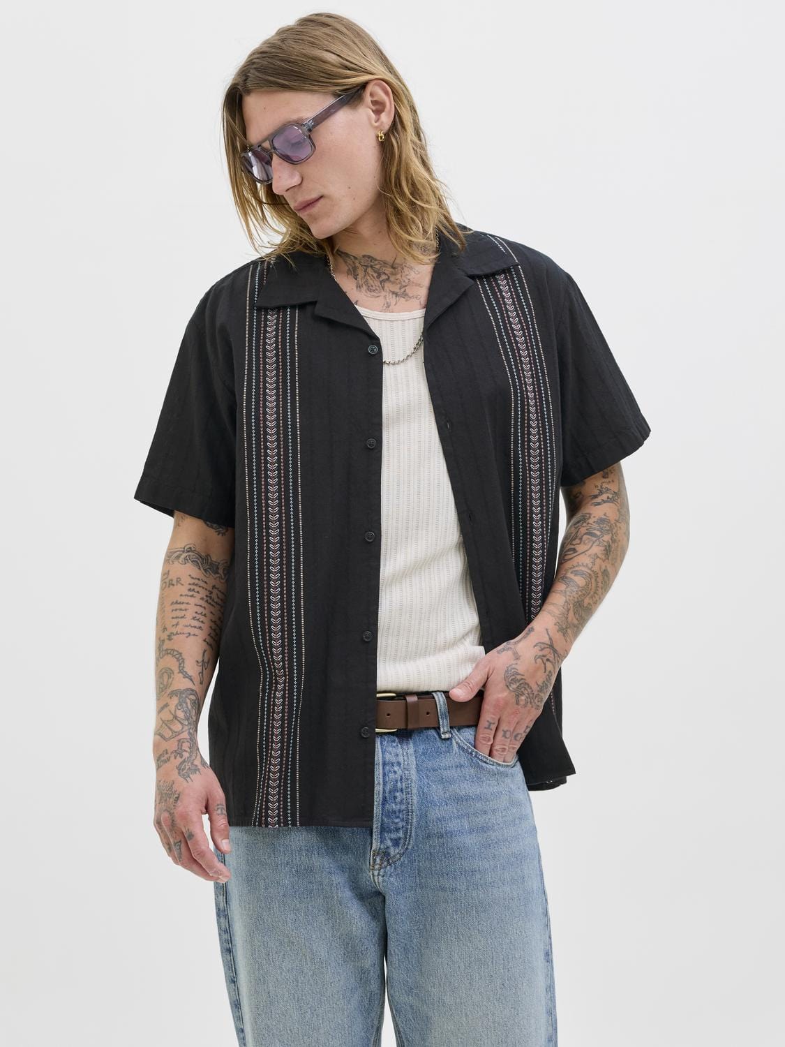 model_shot-front