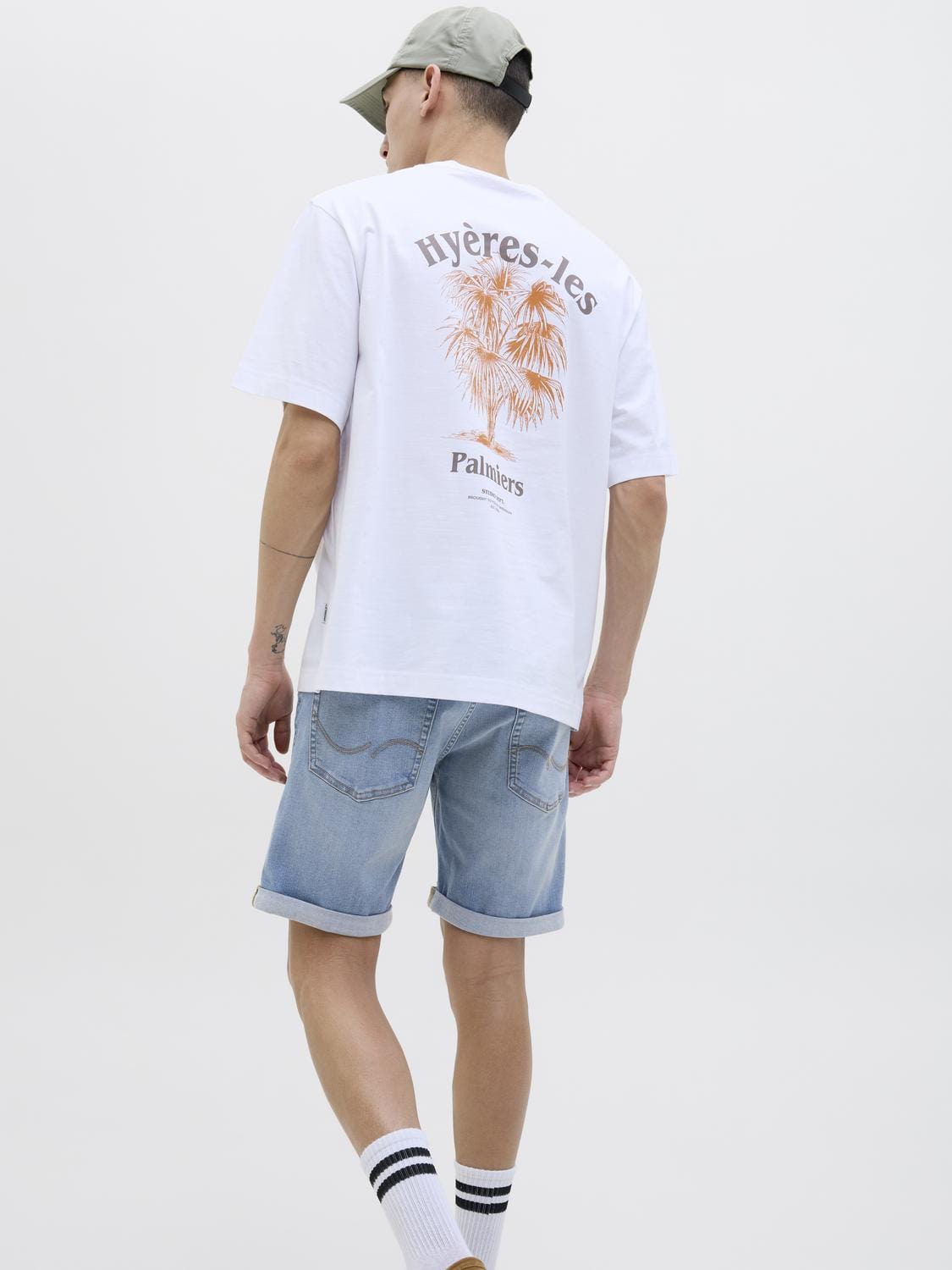 model_shot-creative