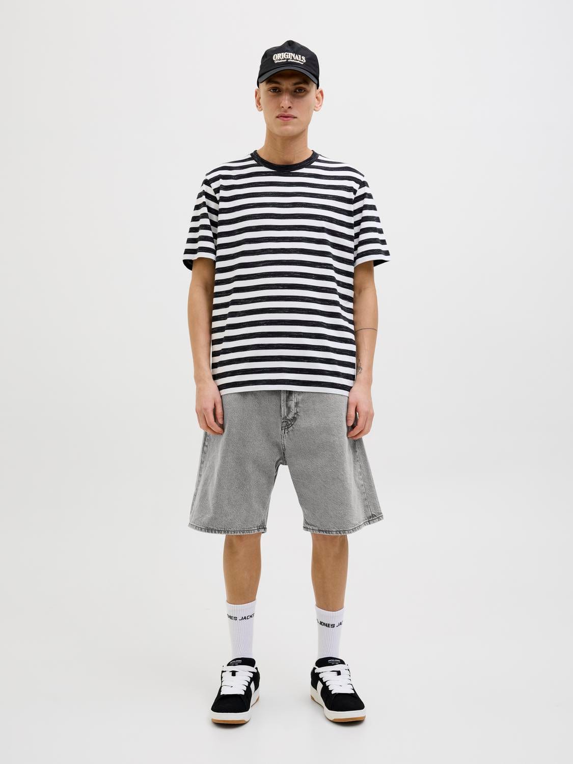 model_shot-front_full