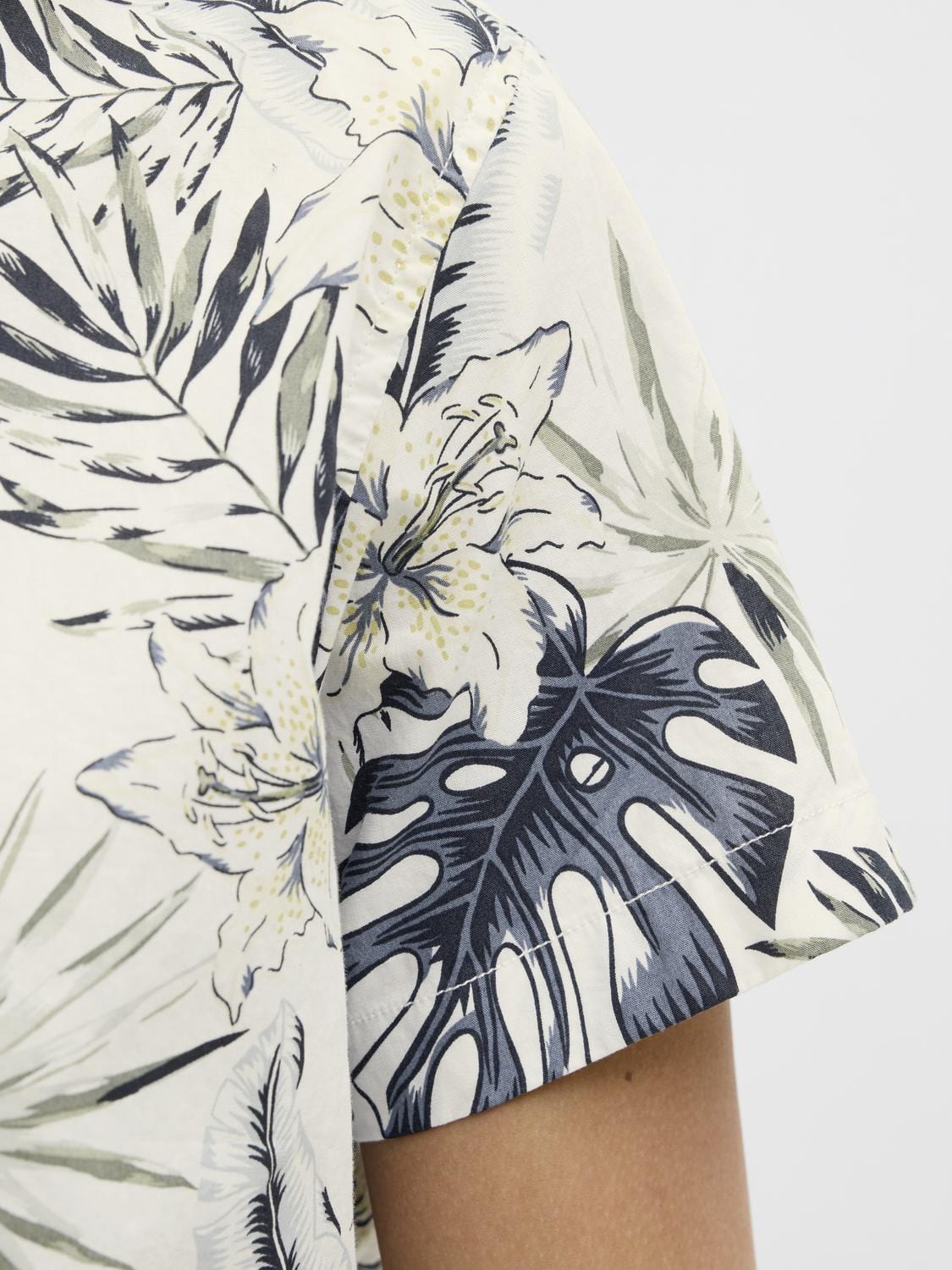 model_shot-detail