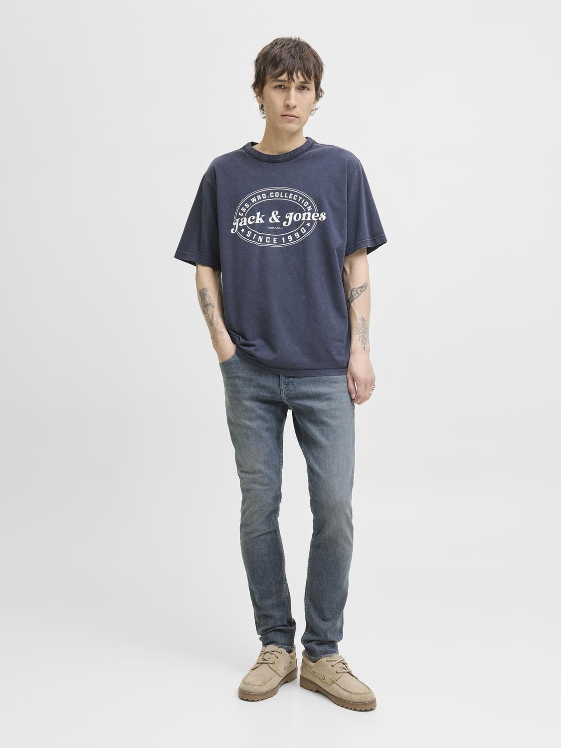 model_shot-front_full