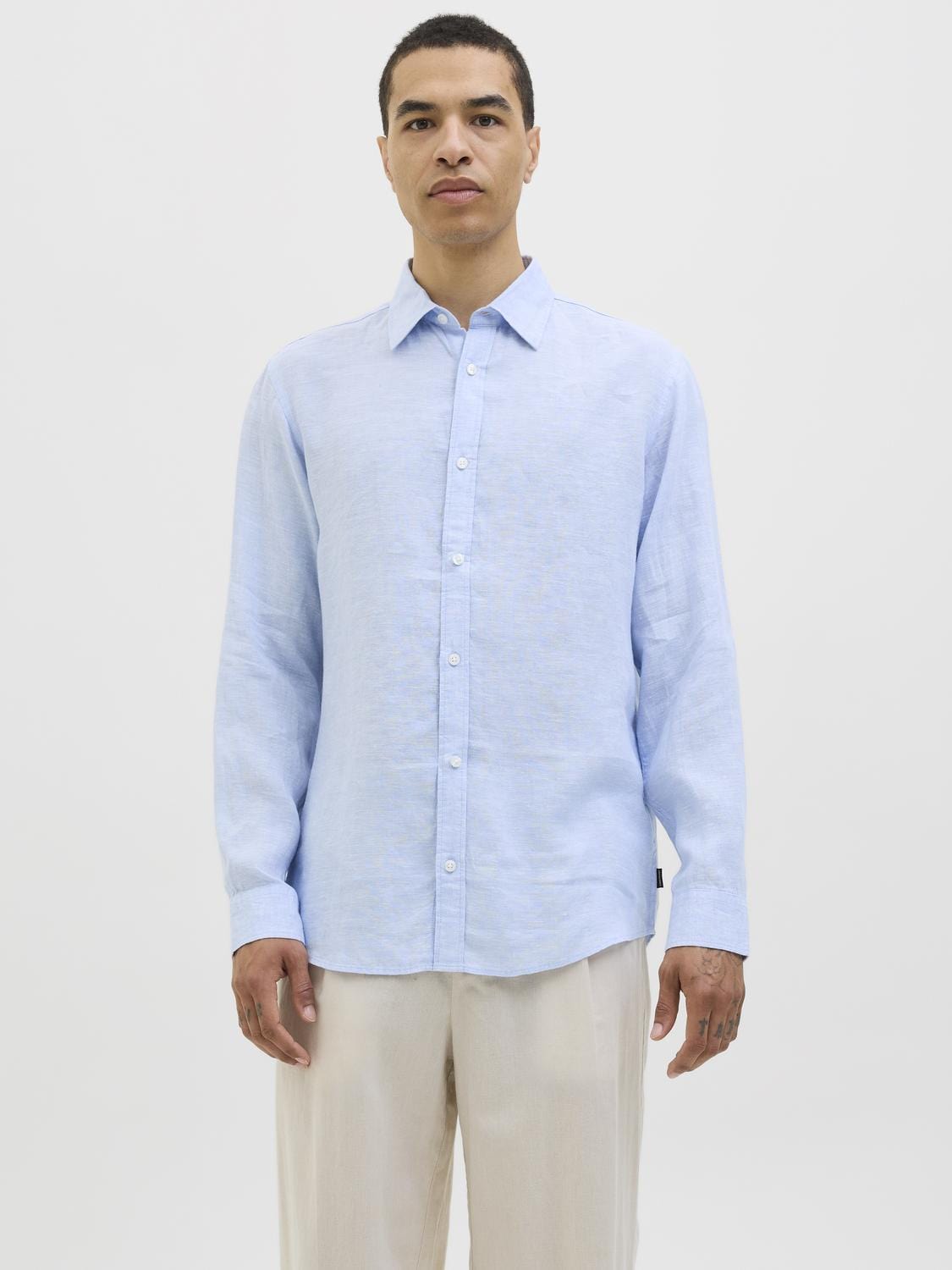 model_shot-front
