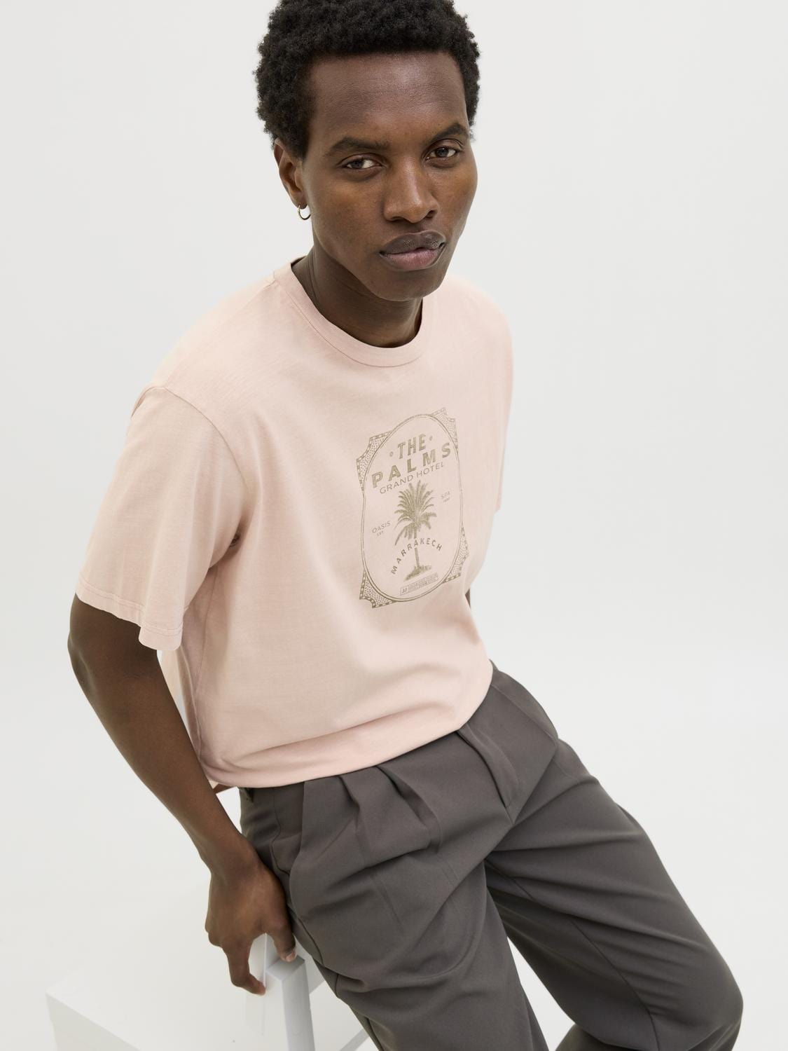 model_shot-creative