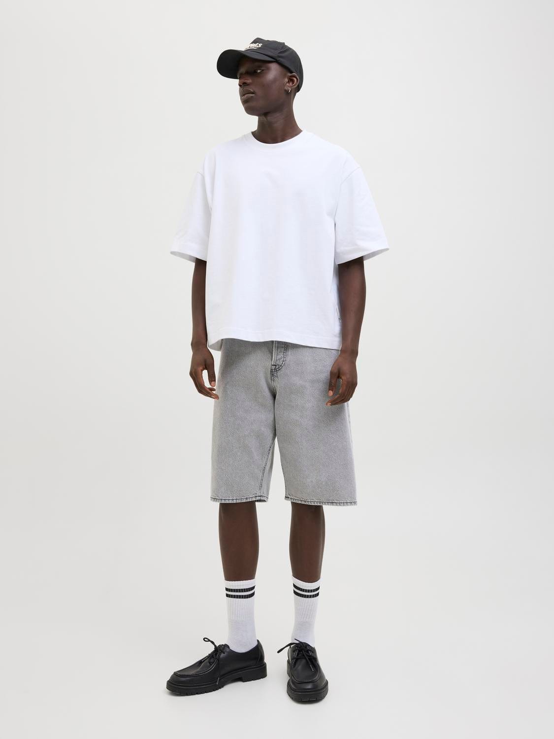 model_shot-front_full