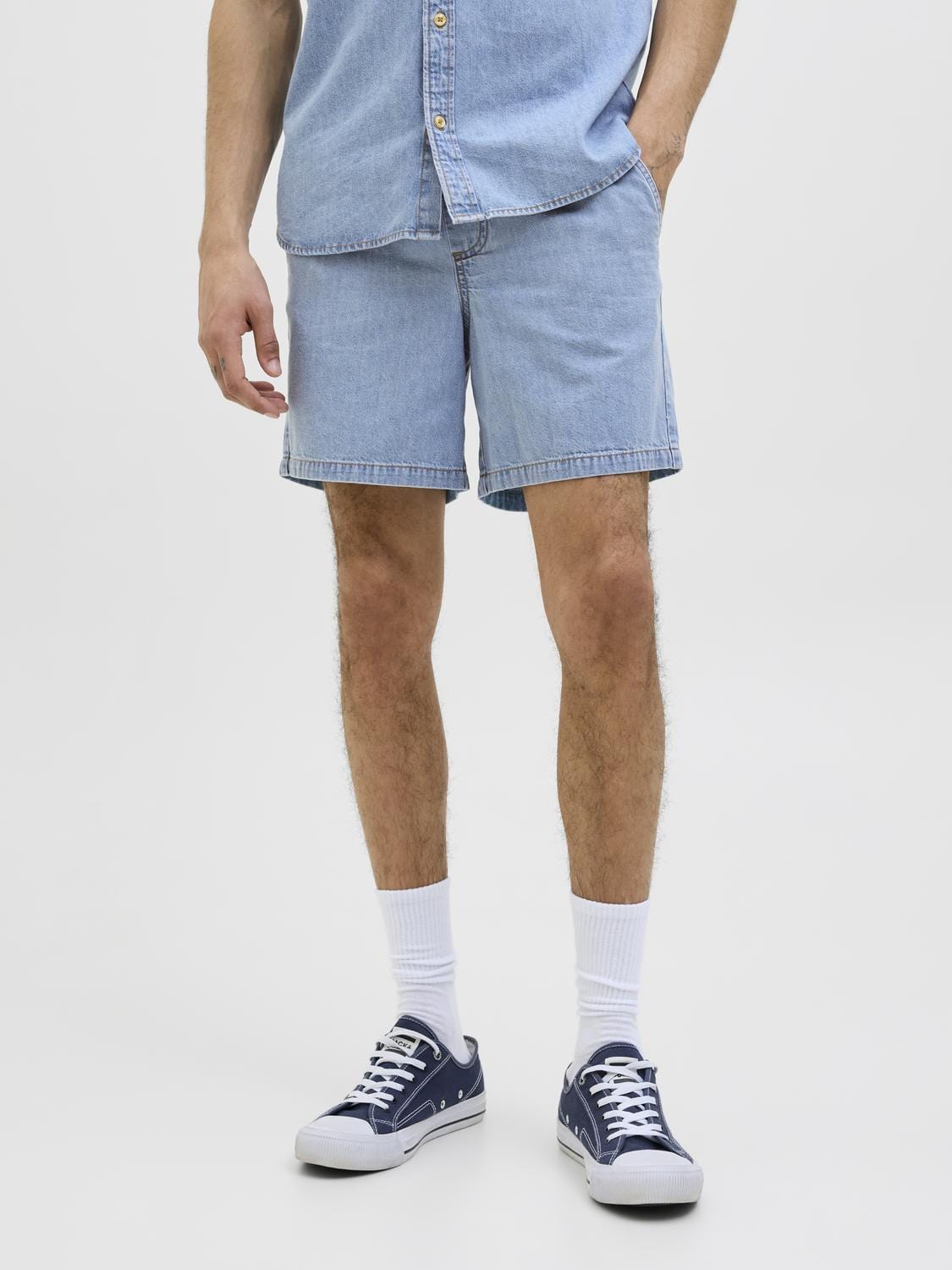 model_shot-front