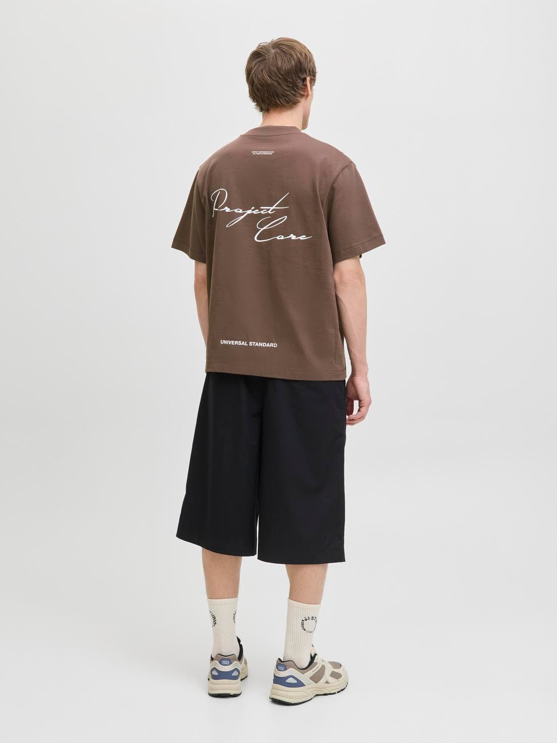 model_shot-back