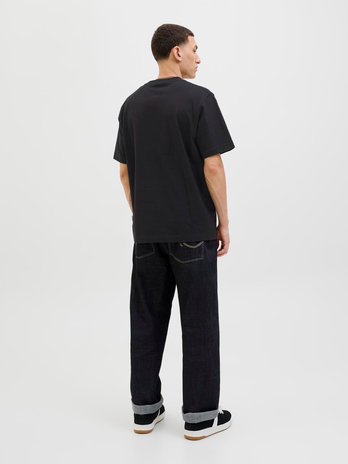 model_shot-back