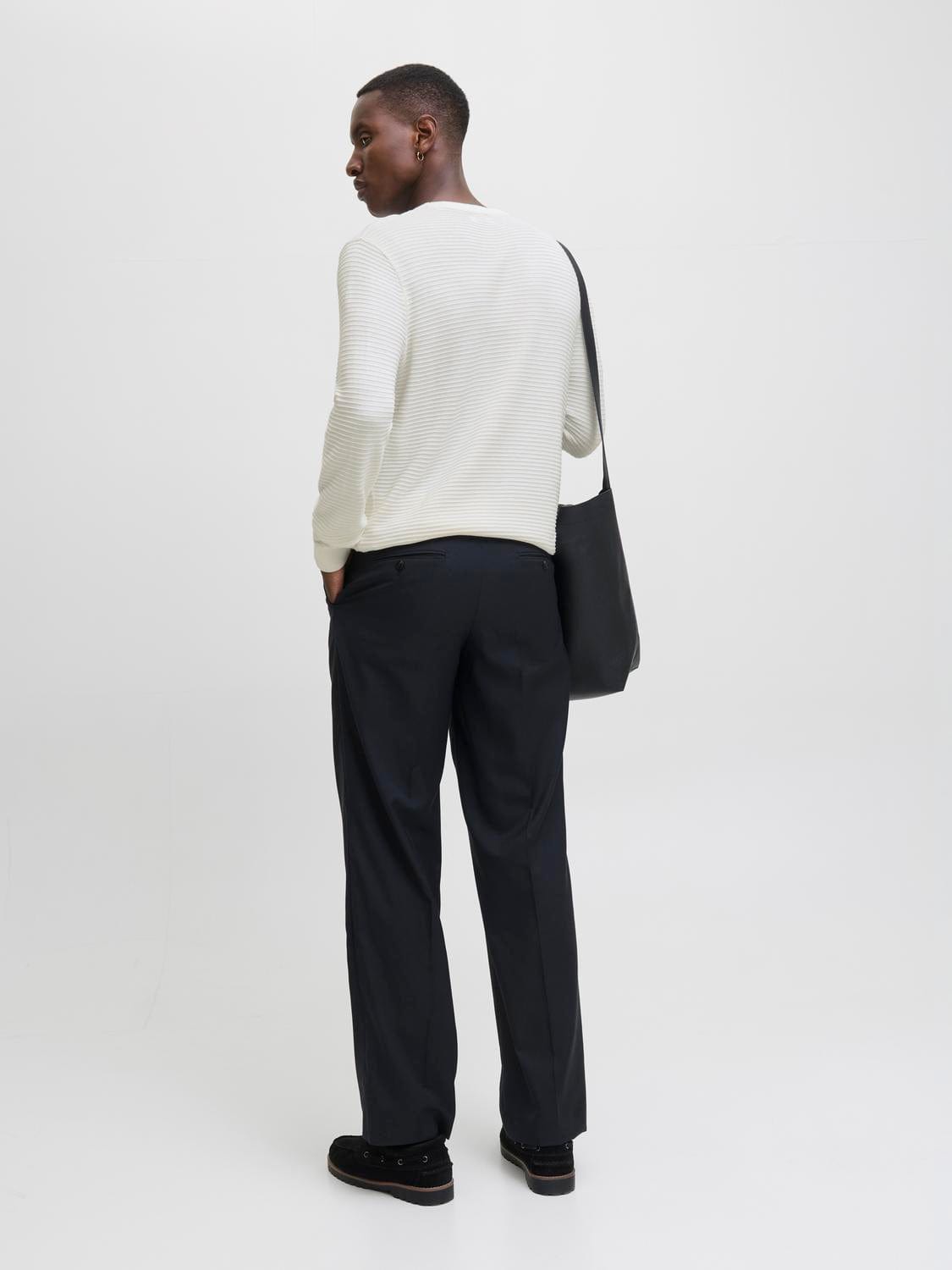 model_shot-back