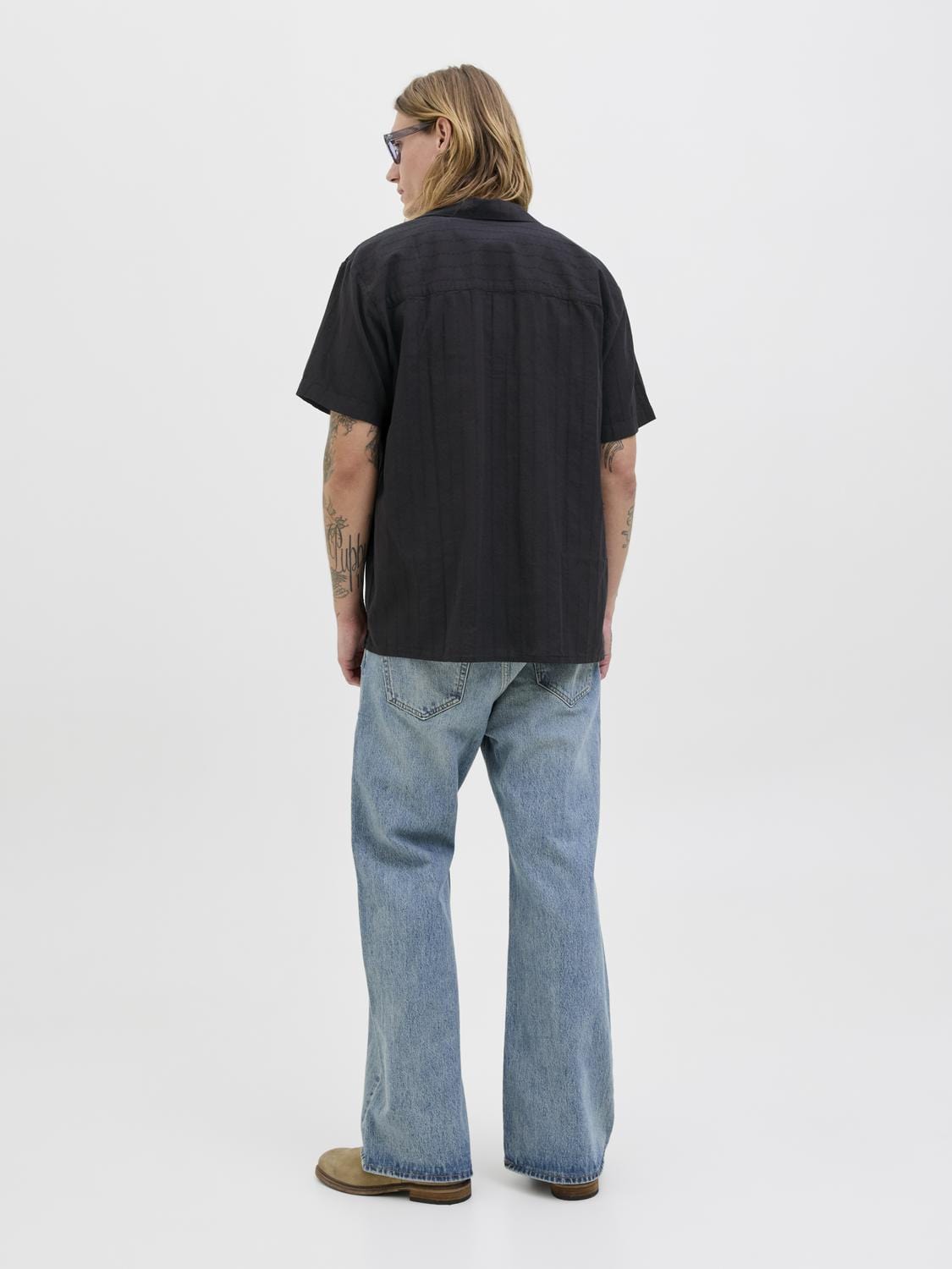 model_shot-back