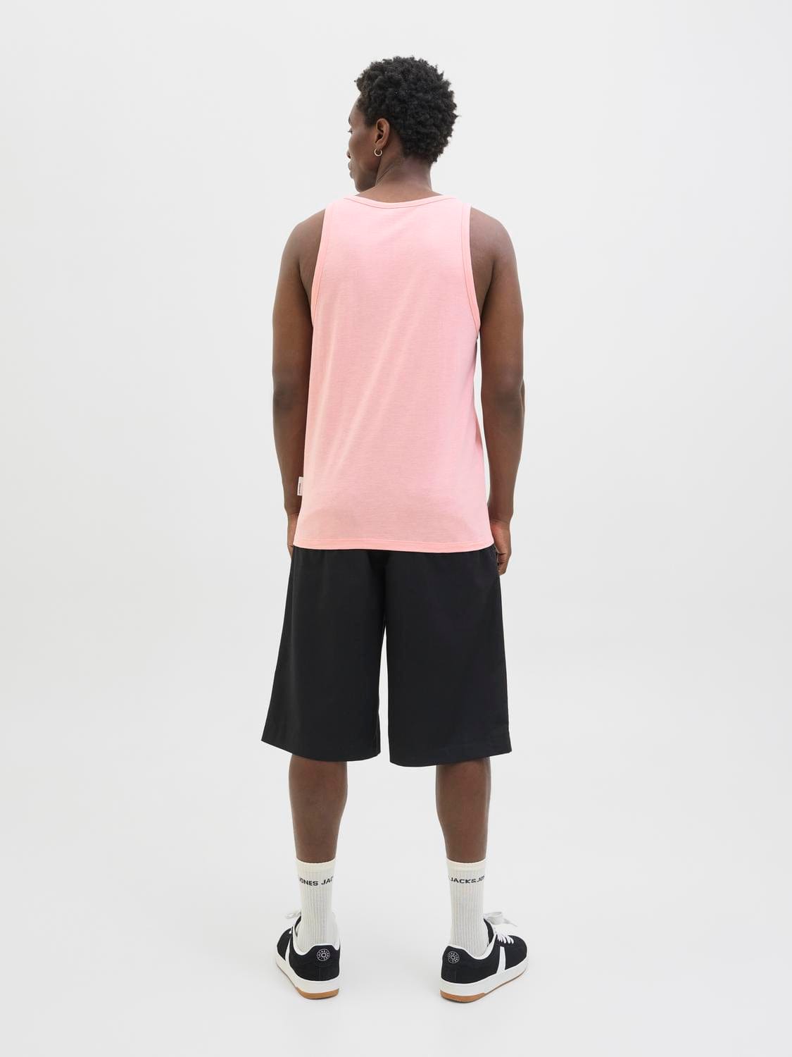 model_shot-back