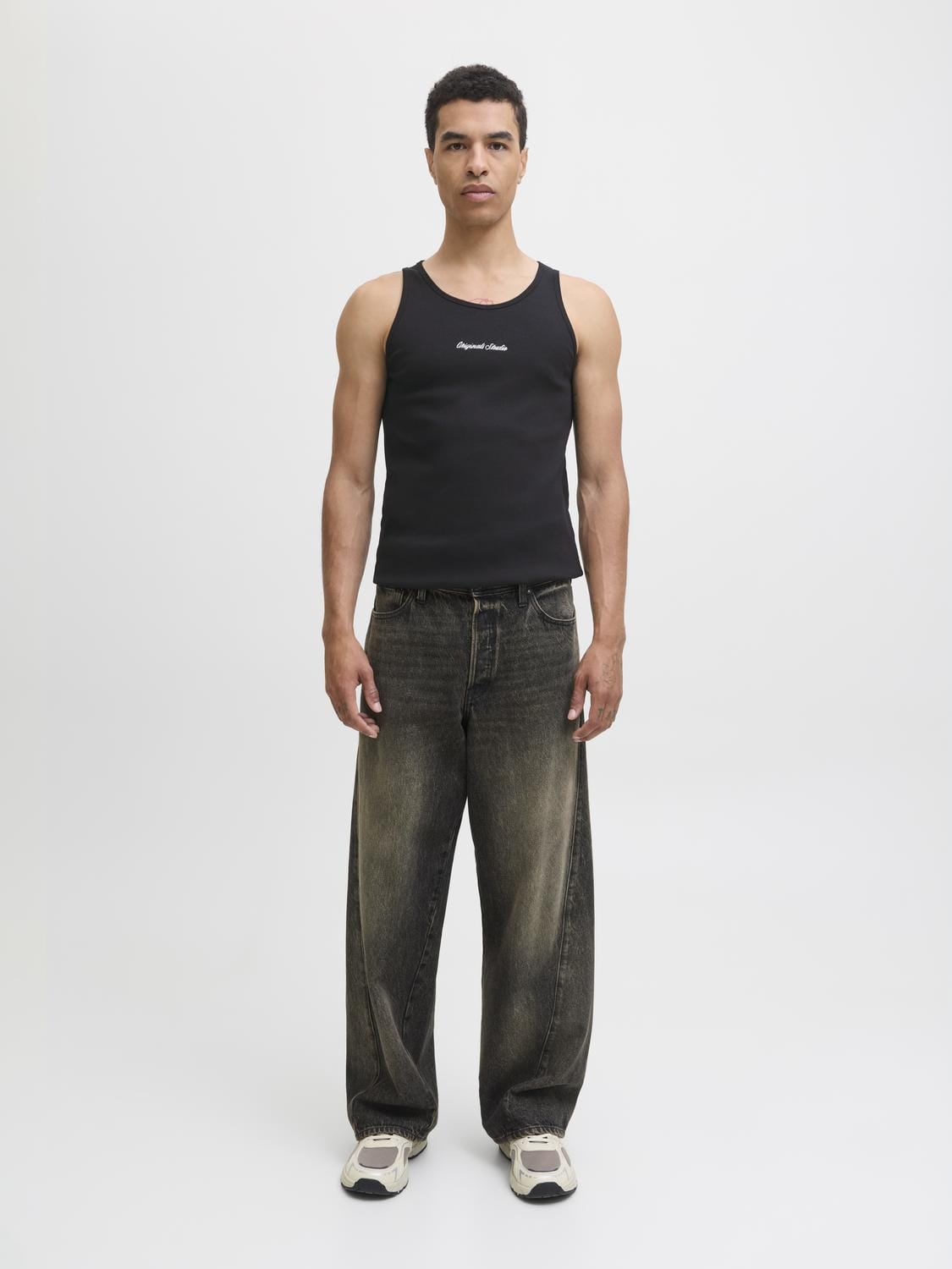 model_shot-front_full