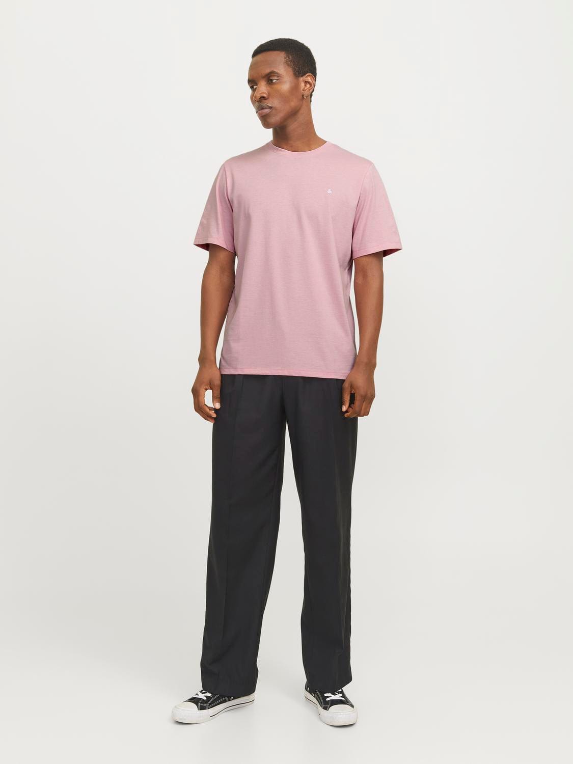 model_shot-front_full