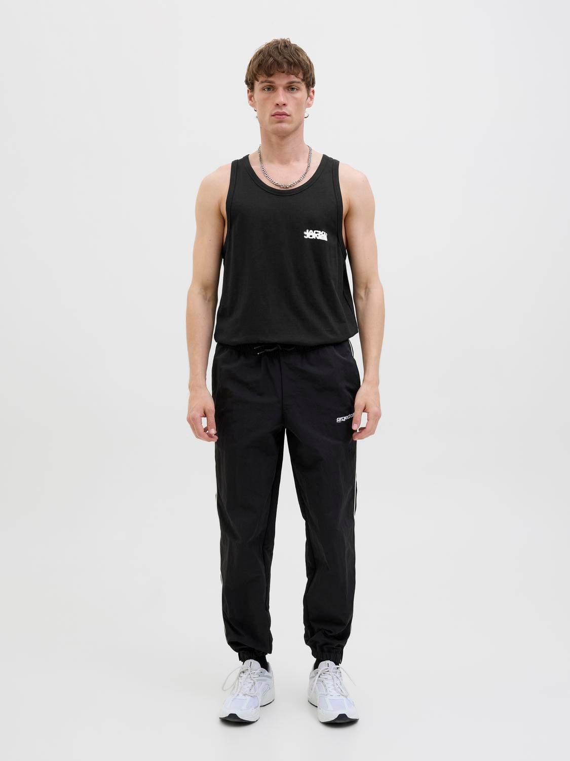 model_shot-front_full