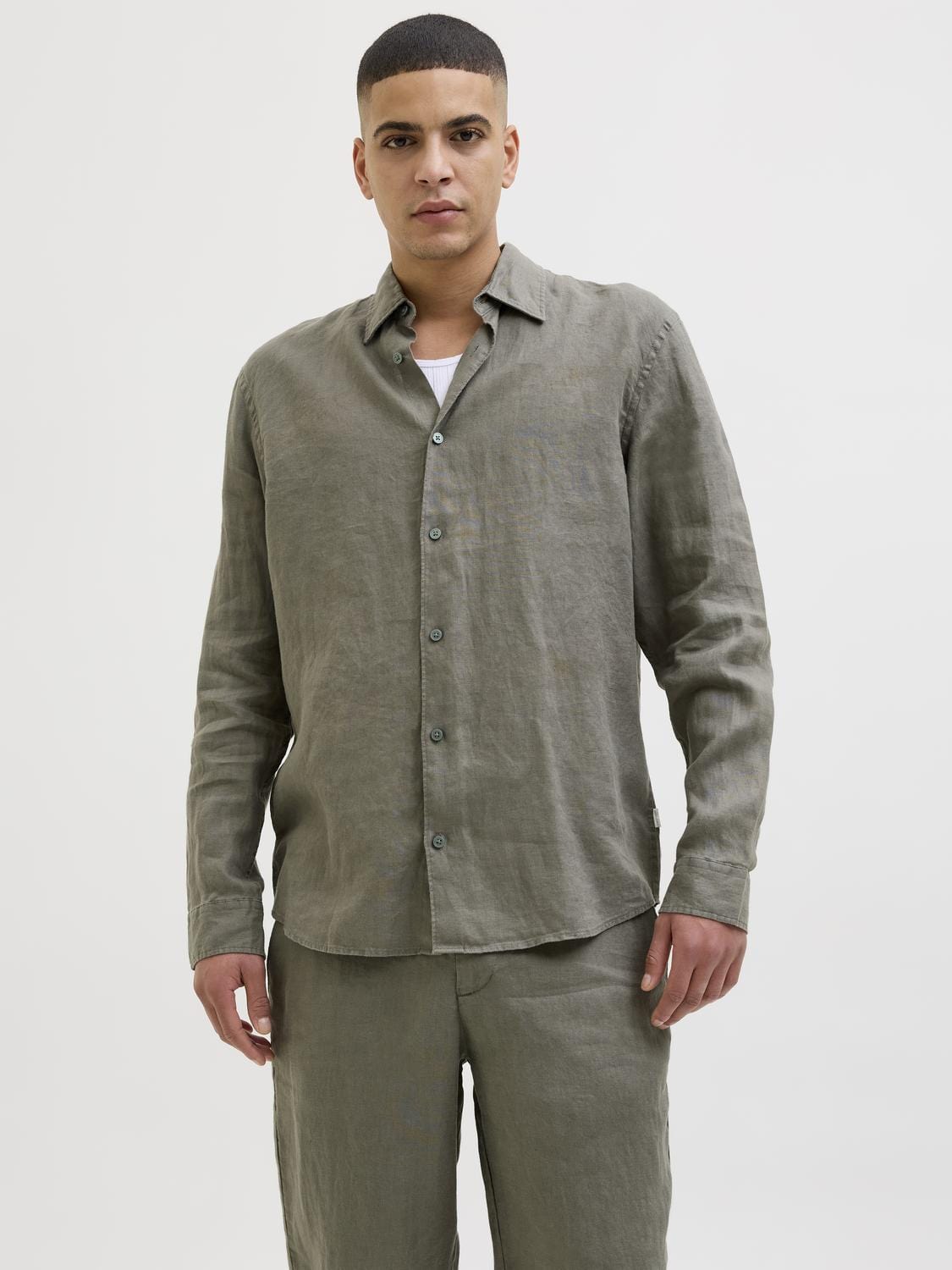 model_shot-front