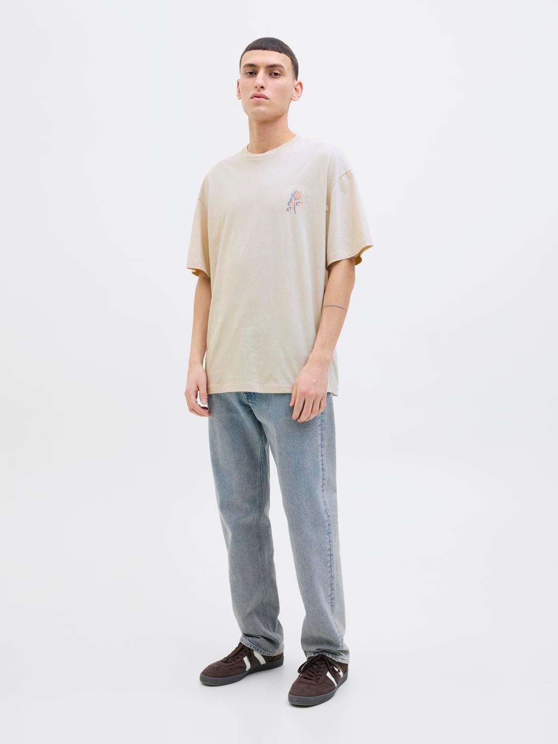 model_shot-front_full