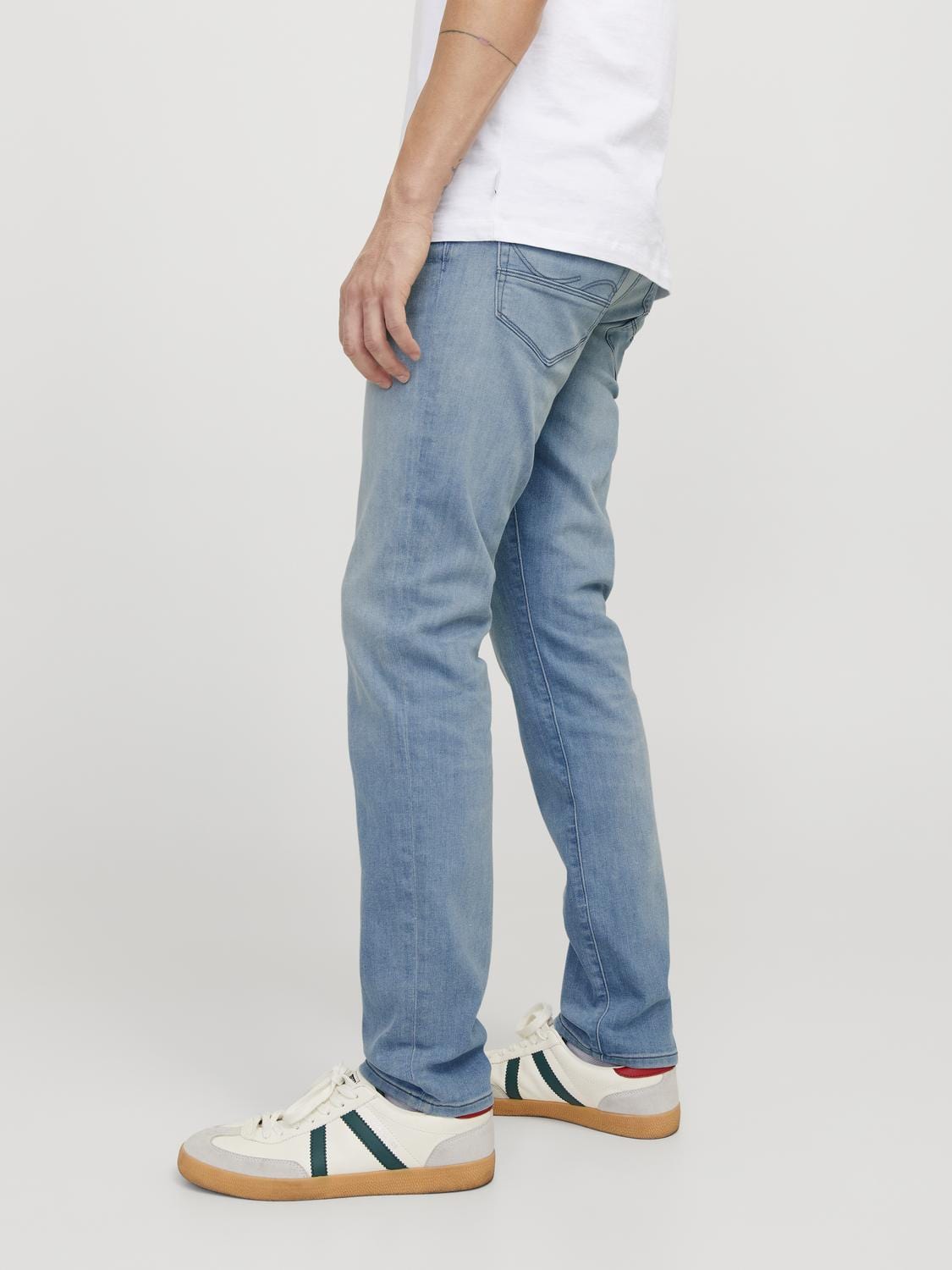 model_shot-detail