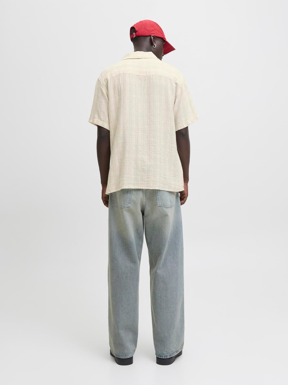model_shot-back