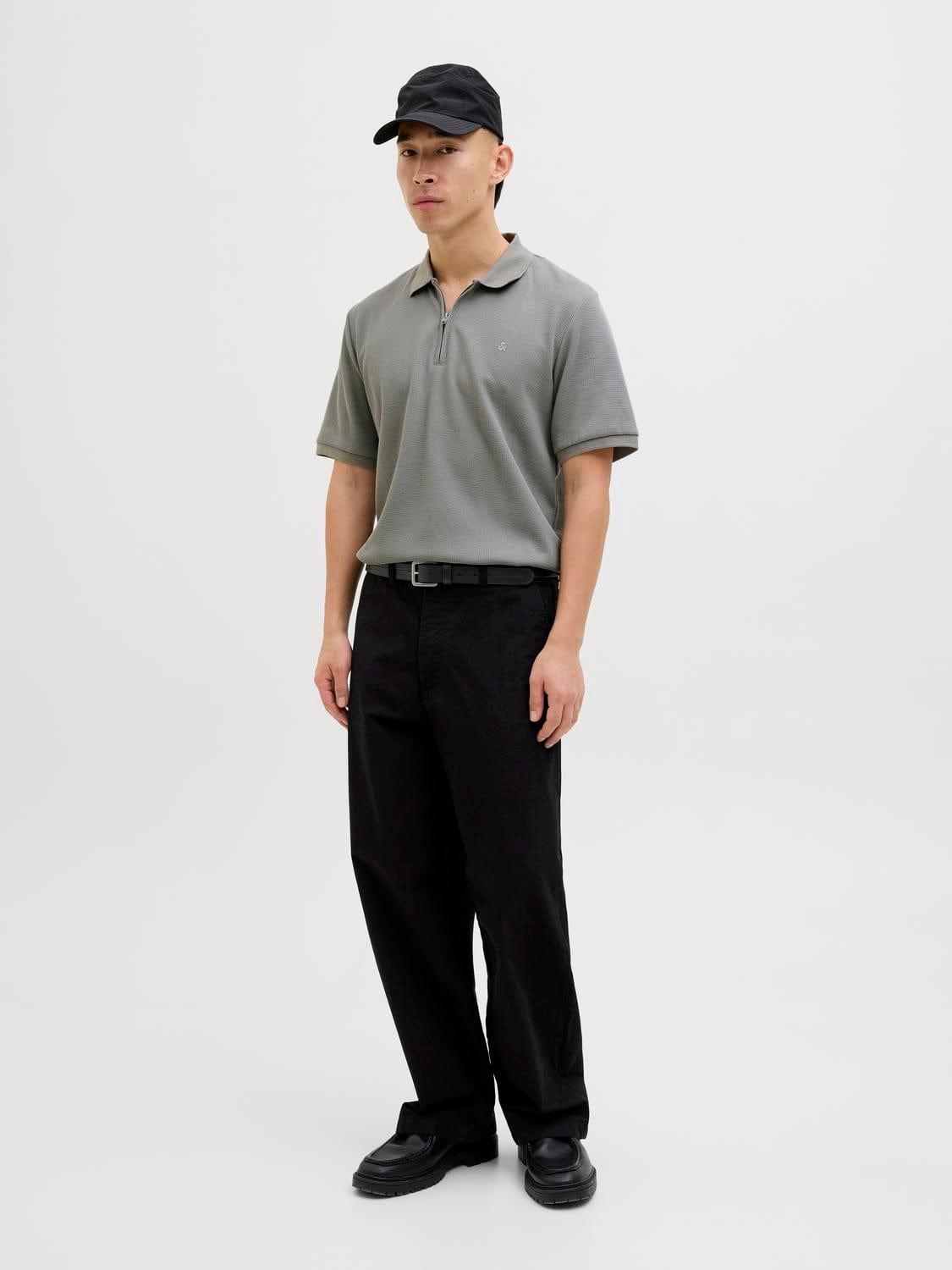 model_shot-front_full