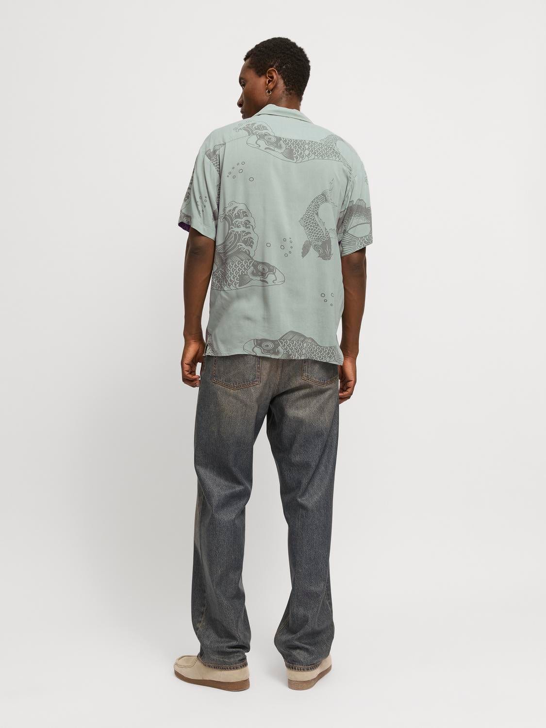 model_shot-back