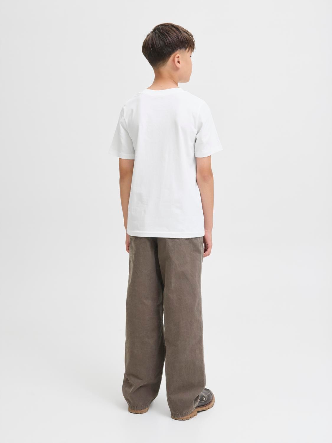 model_shot-back